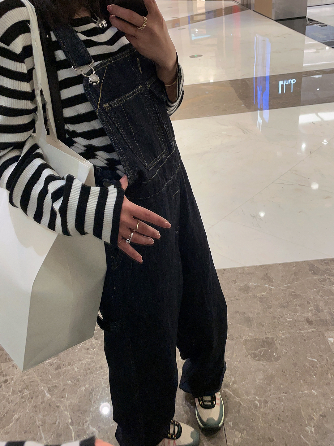 设计师款复古减龄藏蓝色休闲宽松直筒背带牛仔裤 63160