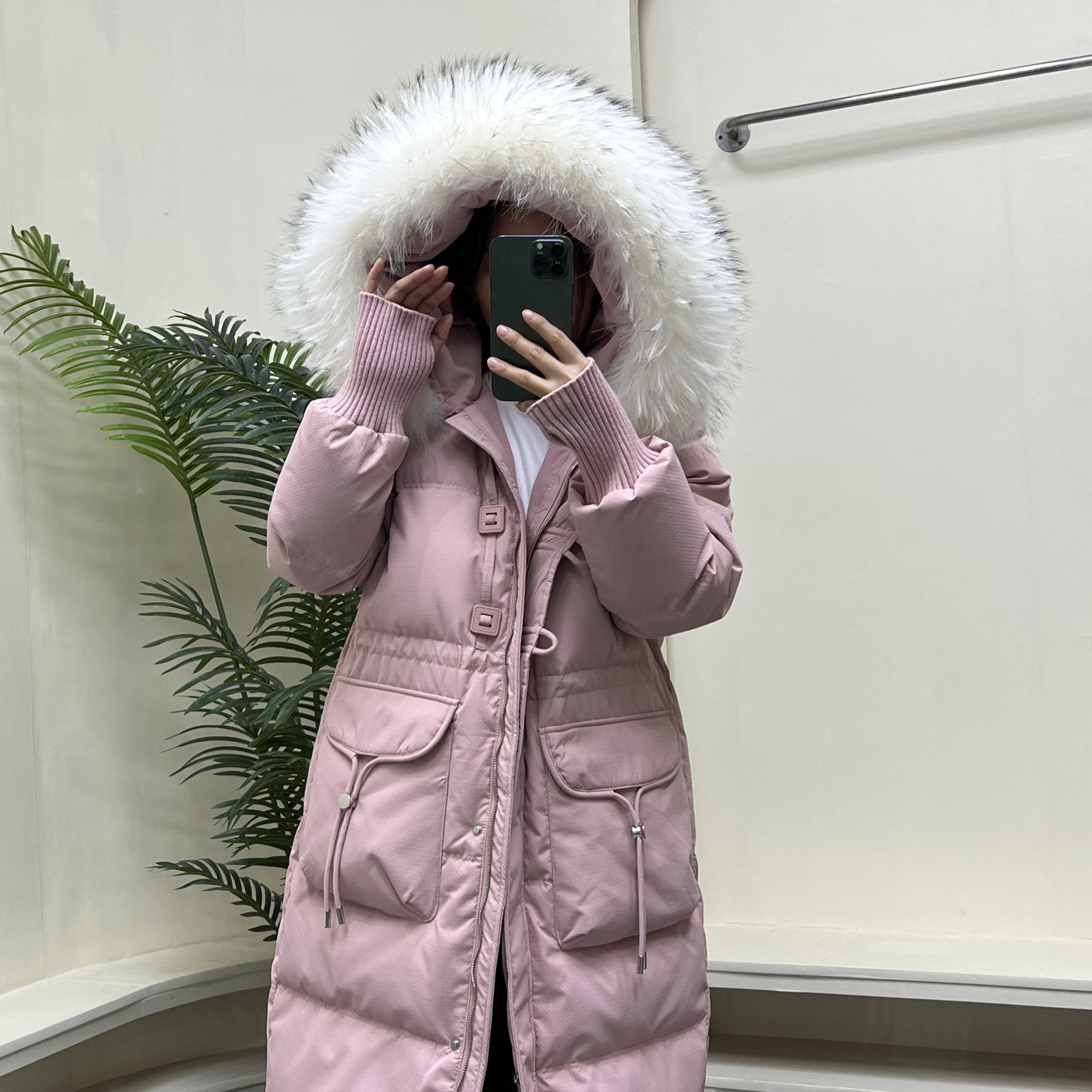 2025年白鹅绒冬季最新款复古貉子毛大毛领宽松显瘦收腰加厚羽绒服