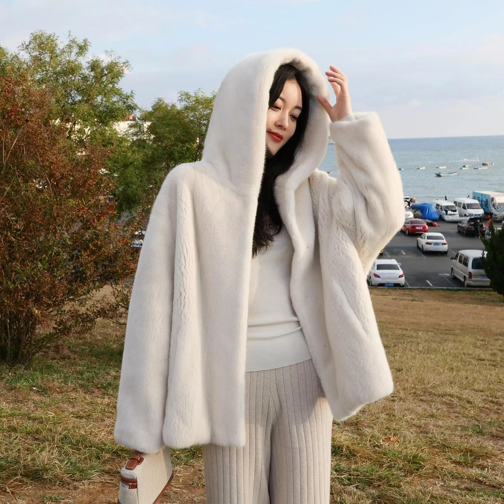  2025年进口紫标天鹅绒水貂皮草外套貂皮大衣女整貂短款连帽裘皮