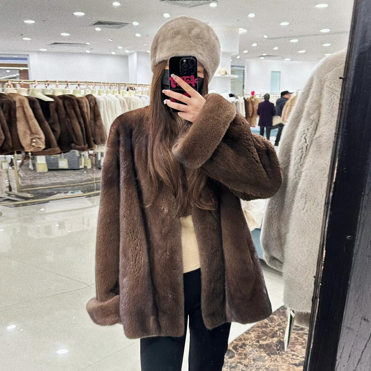 2025伊奴卡新款挽袖V领貂皮大衣女进口整貂天鹅绒水貂皮草外套女