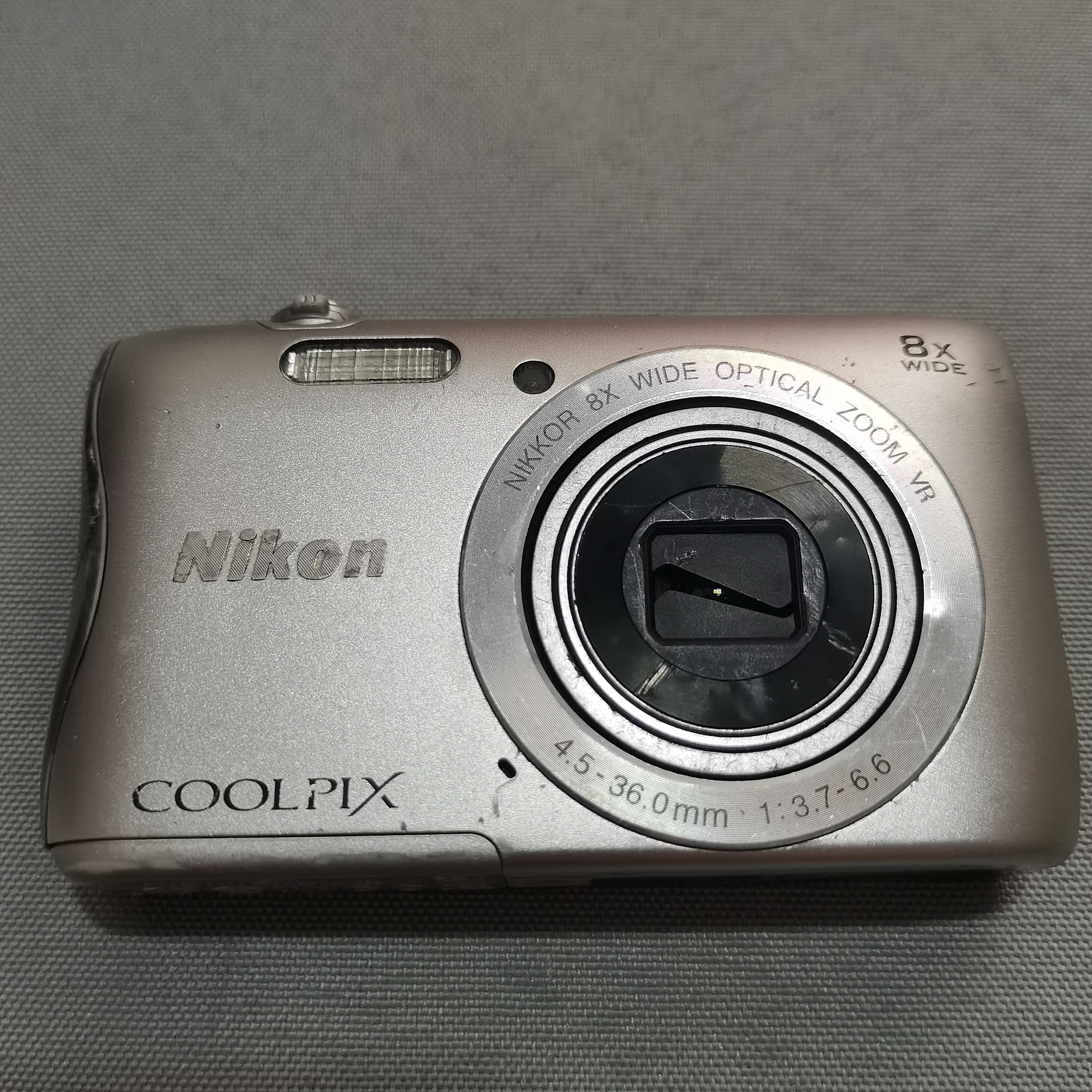 尼康S3700ccd，2005万像素，8倍光学变焦
