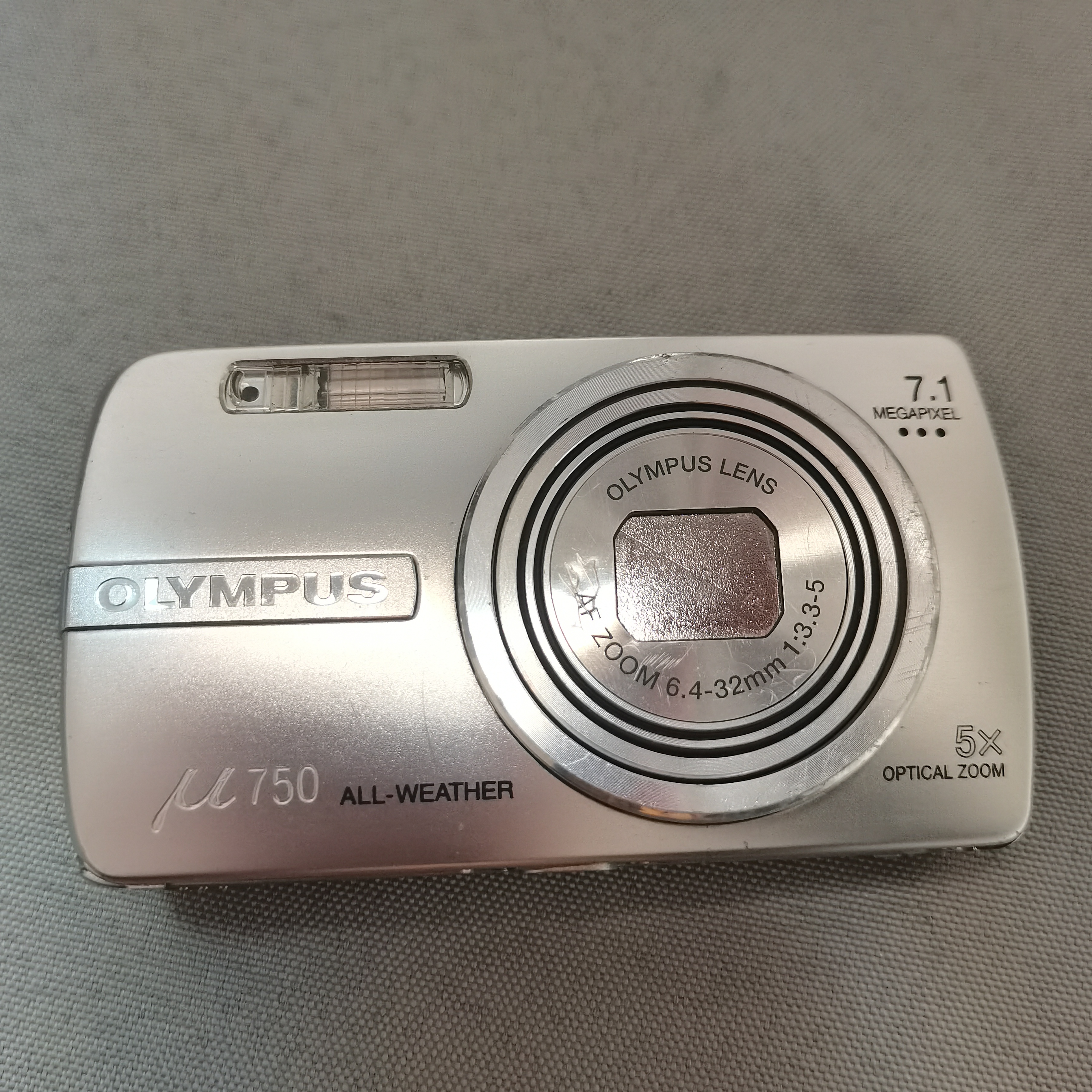 奥林巴斯U750ccd，710万像素5倍光学变焦自备XD卡和读卡器