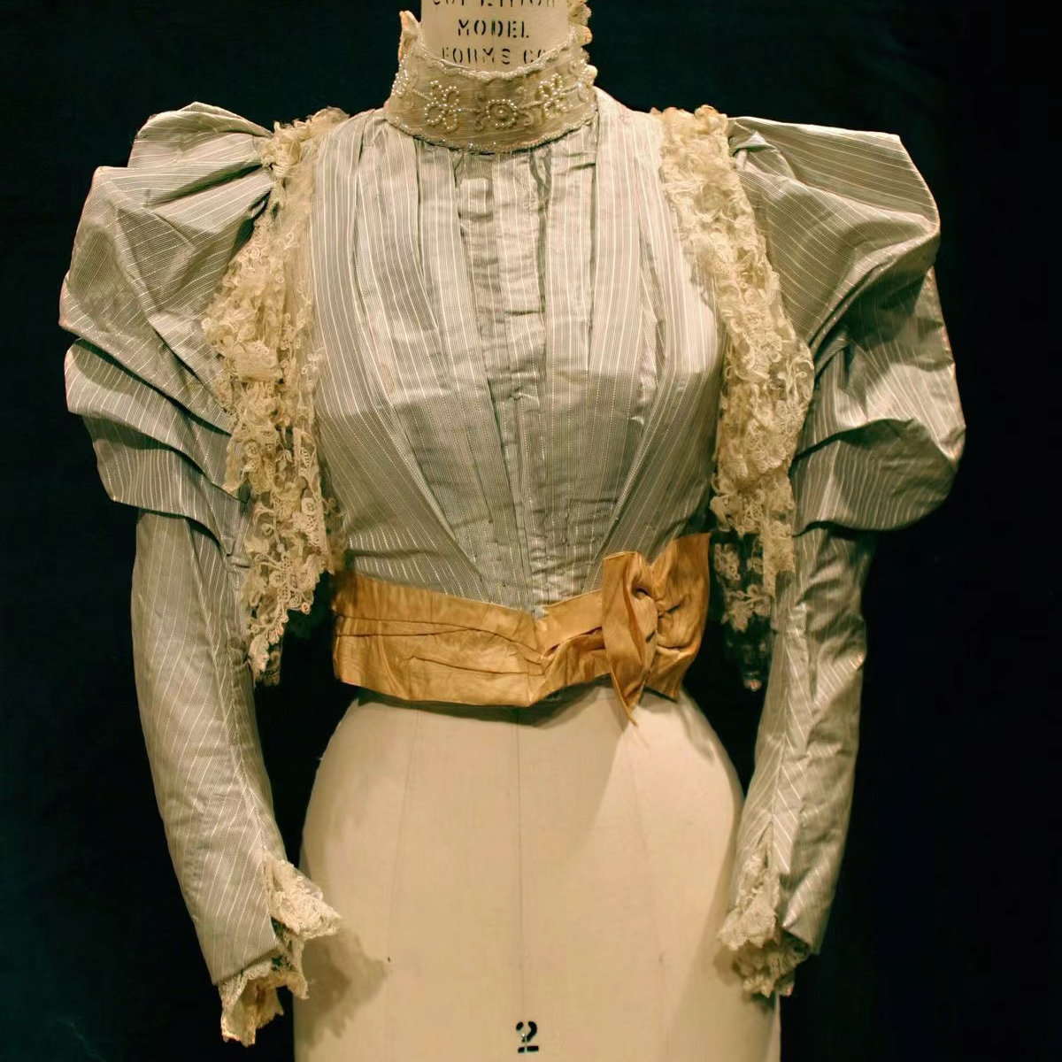  精品衬衫 孤品扣号直播间，主播确定ID后，按备注编号对应价格下单