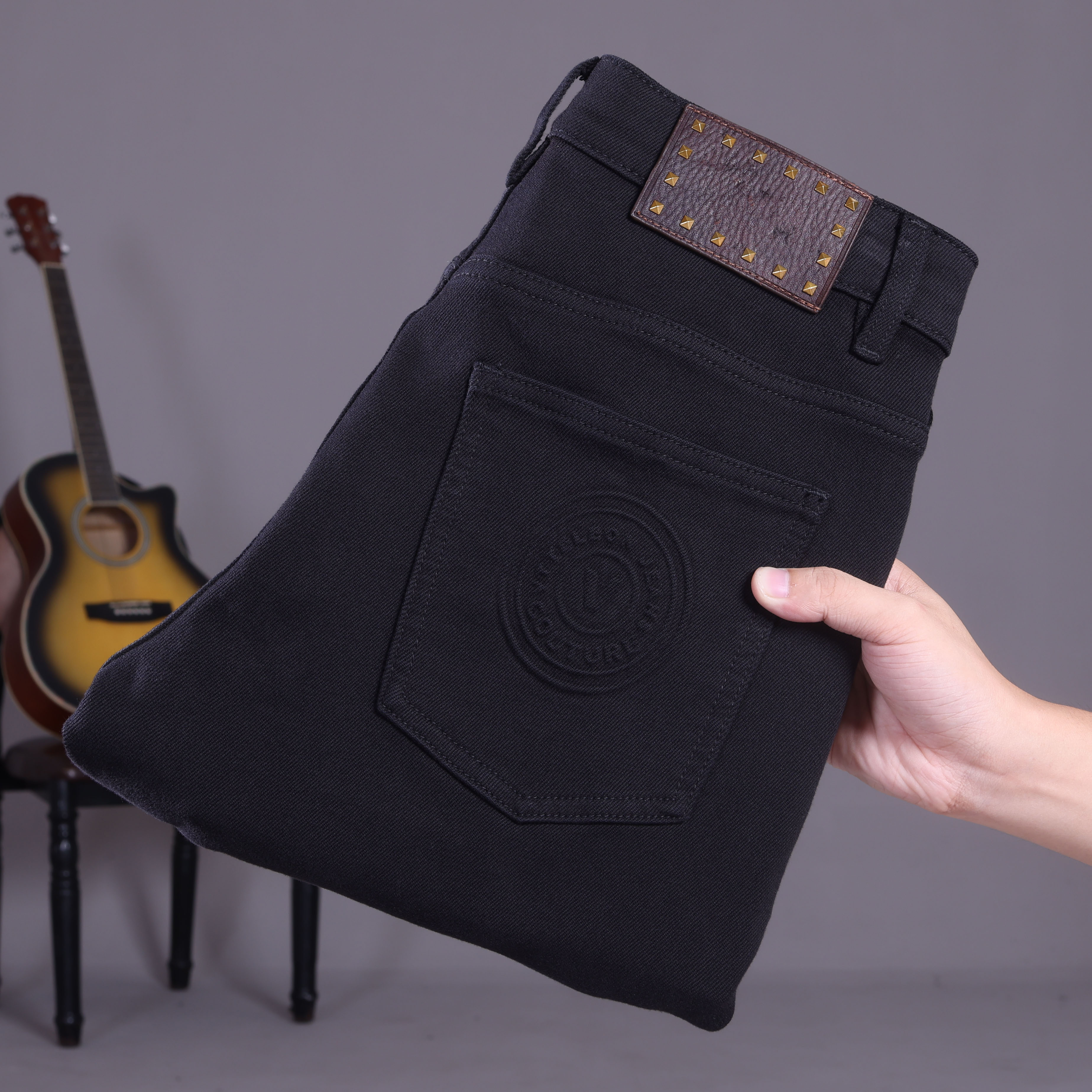 男士秋冬高端轻奢黑色新款直筒牛仔裤不褪色时尚休闲百搭（广州货）