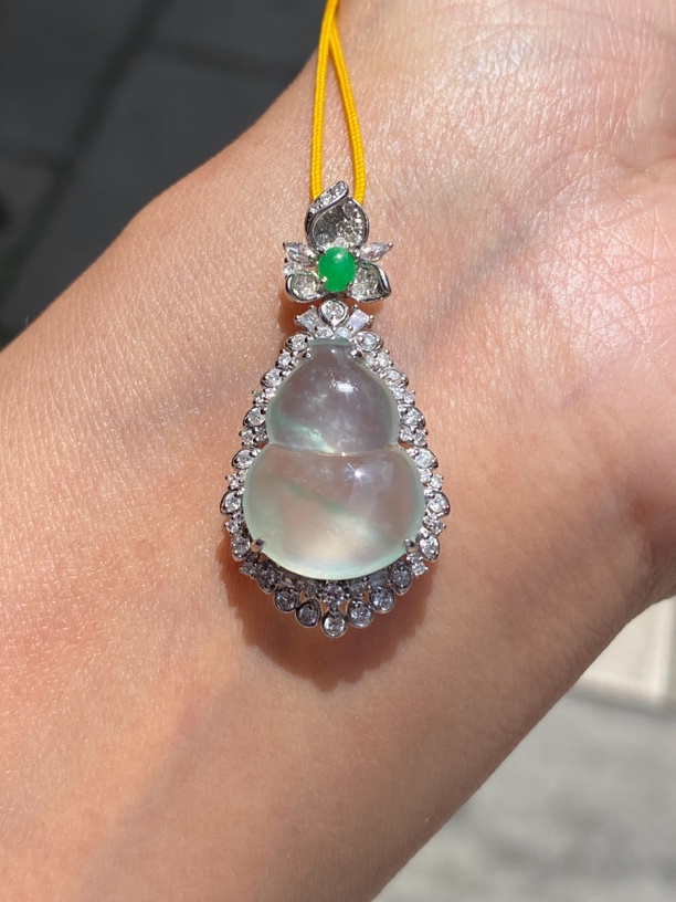 18 K金镶嵌翡翠葫芦吊坠（不含绳）