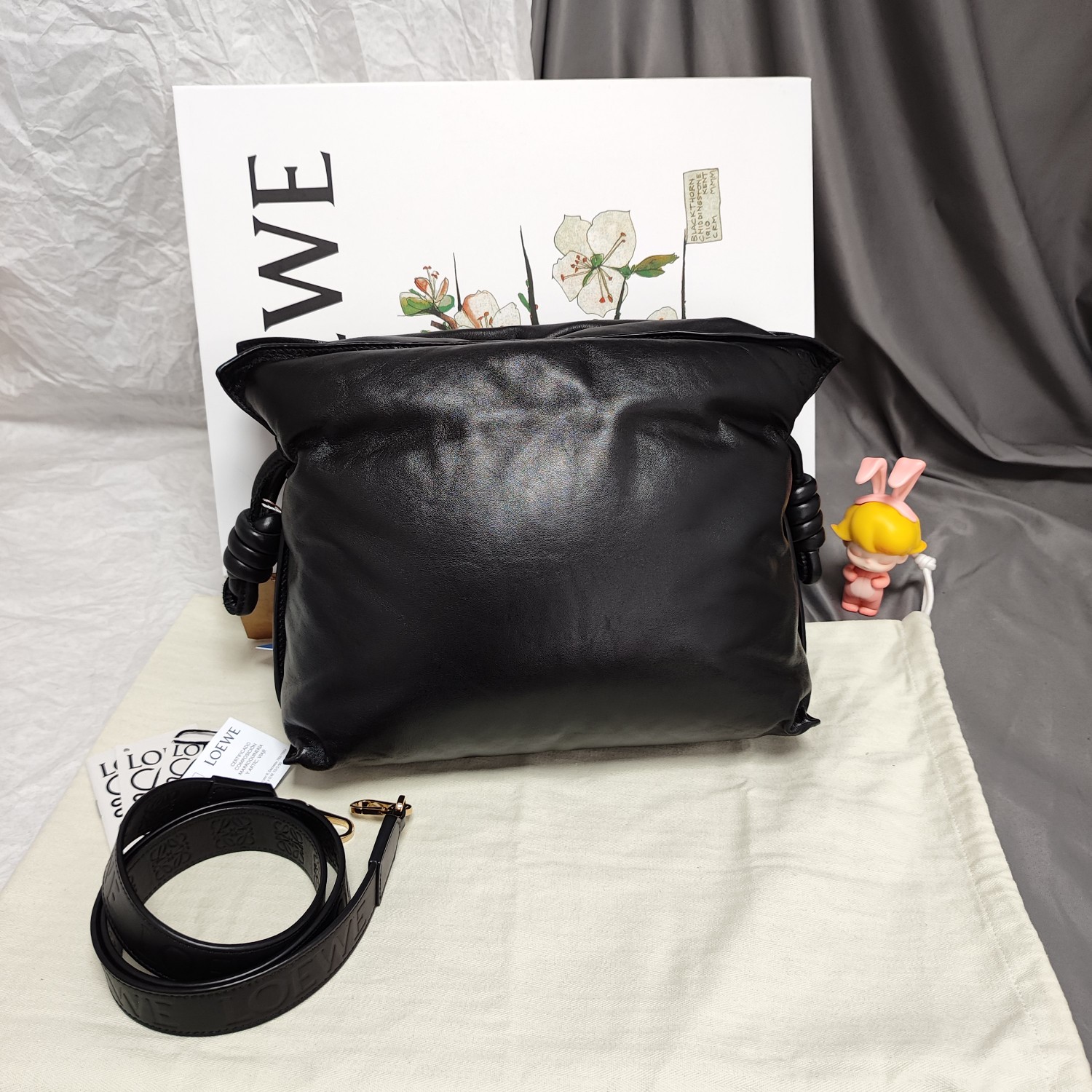95新 LOEWE/罗意威 【阿玮专属】W022 中号黑银福袋斜挎包881880
