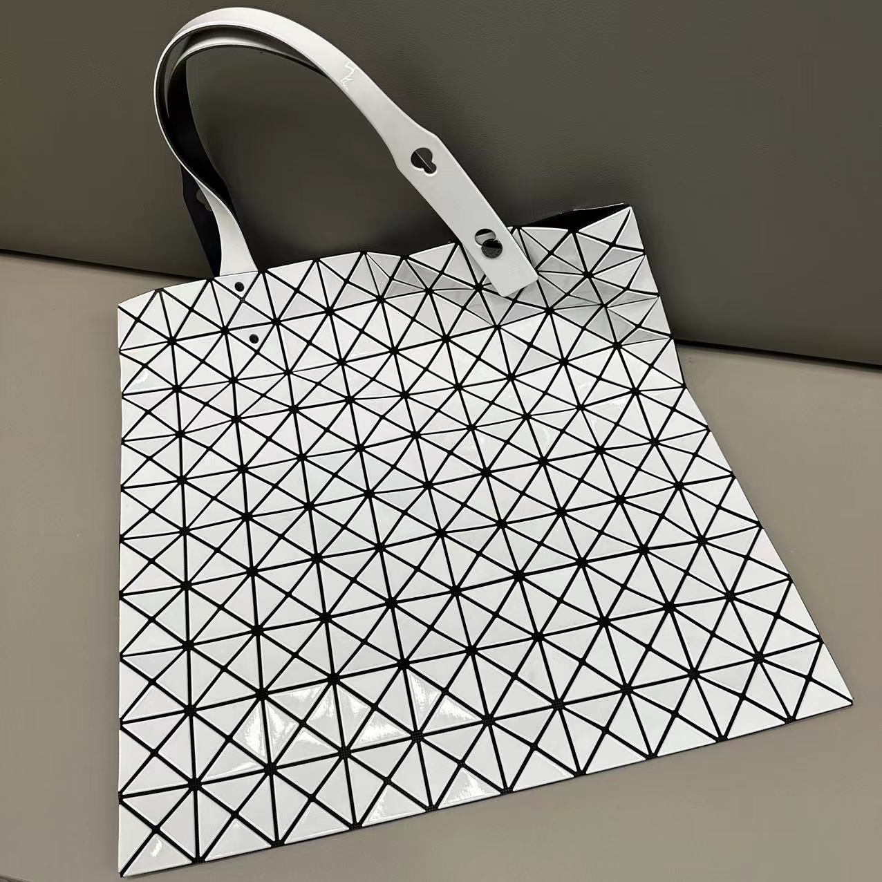95新 Issey Miyake/三宅一生 【文子姐专属】D409/白色手提包882249