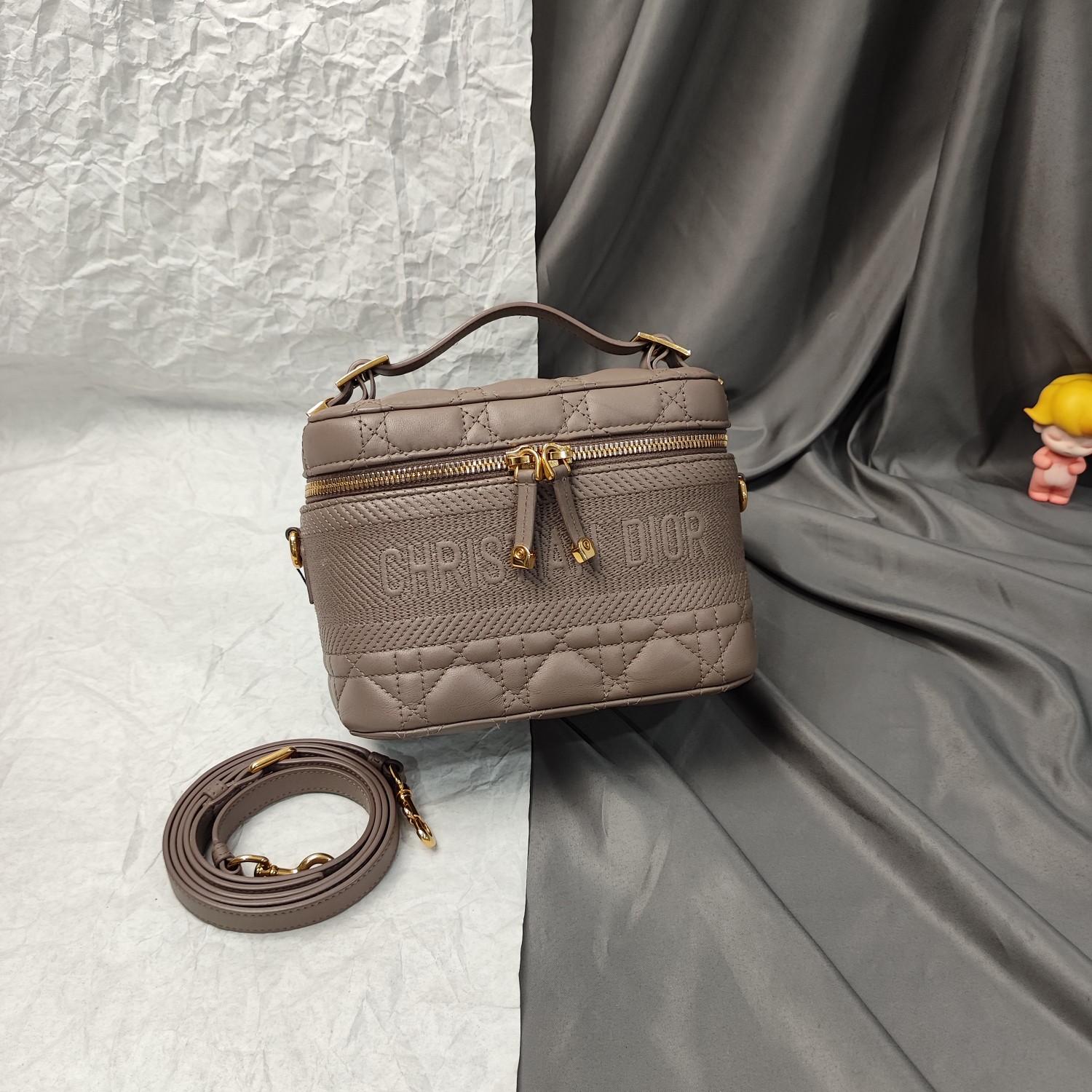 95新 DIOR/迪奥 【文子姐专属】W097/卡其棕色化妆盒子斜挎包882405