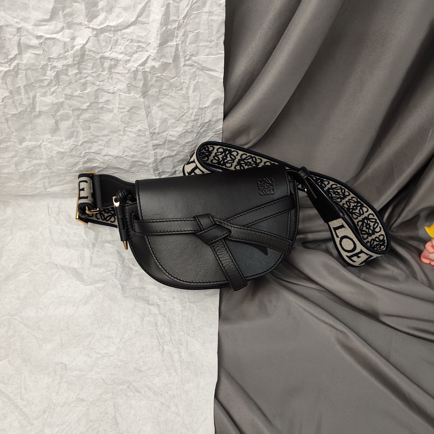 95新 LOEWE/罗意威 AW/W114/MINI黑色宽肩带新款斜挎包 667970