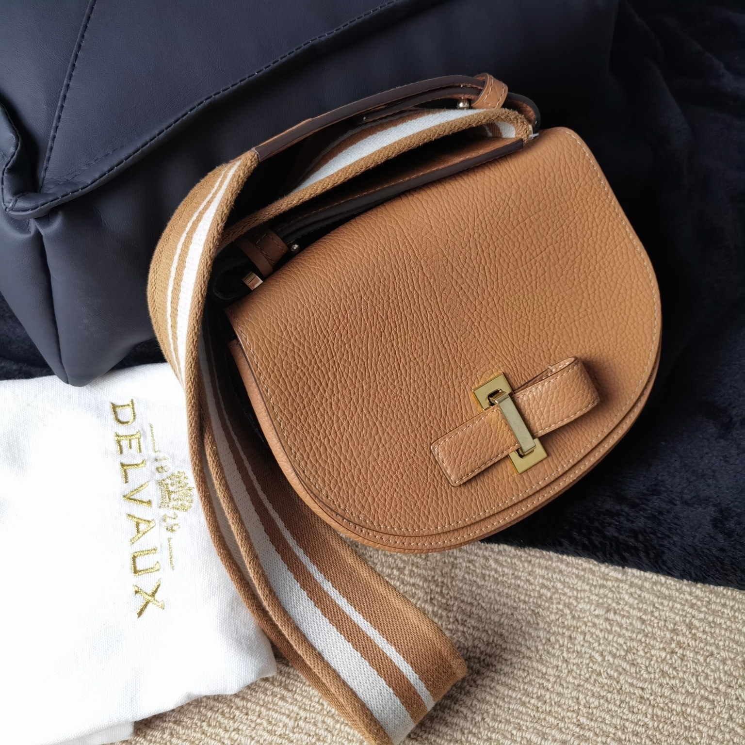95新 Delvaux/德尔沃 AW/ 焦糖色荔面小猪包单肩包666729