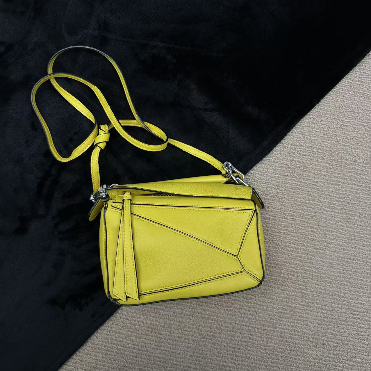95新 LOEWE/罗意威 【文子姐专属】W520/mini黄色斜挎包/668006