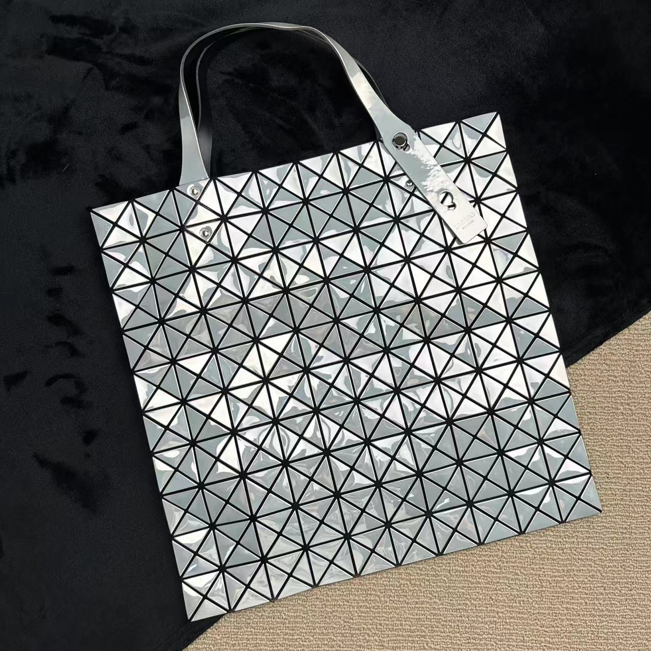 95新 Issey Miyake/三宅一生 【【AW】】W328/银色手提包667871