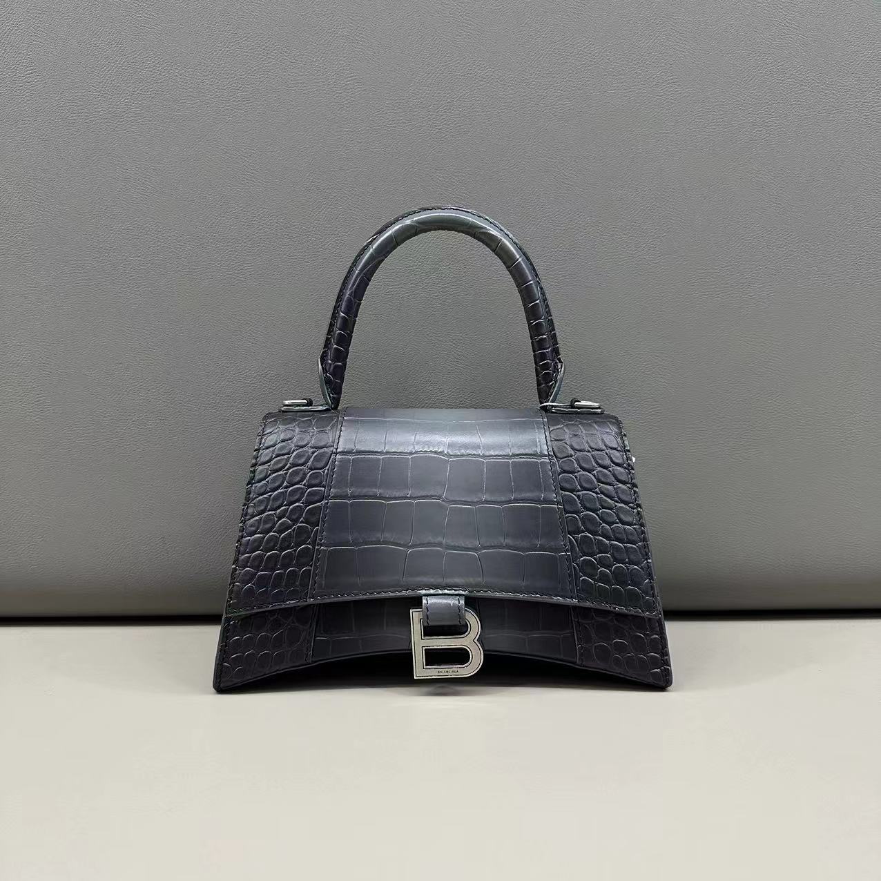 95新 Balenciaga/巴黎世家 【阿玮专属】W068渐变色S号沙漏882323