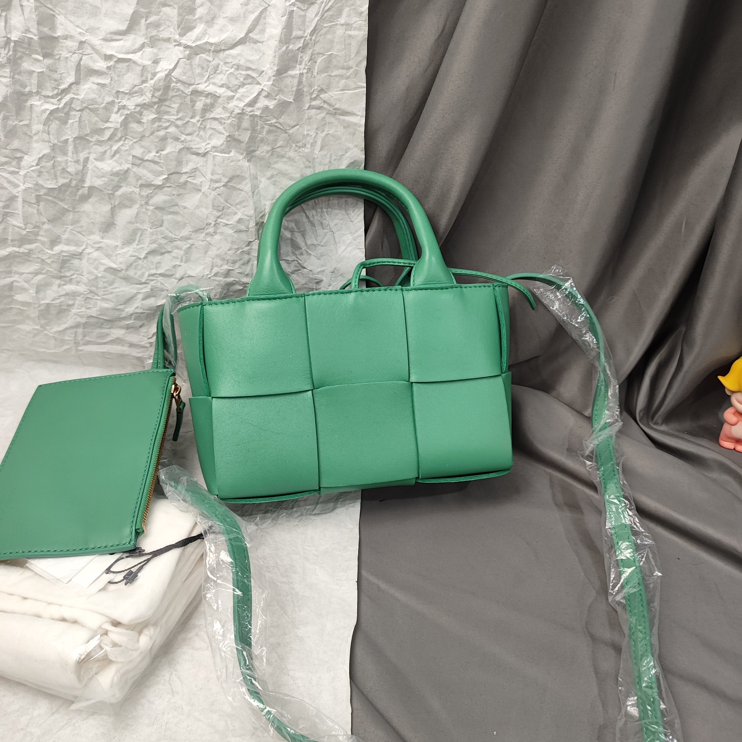 95新 BOTTEGA VENETA/葆蝶家 AW/绿色迷你托特斜挎包882659