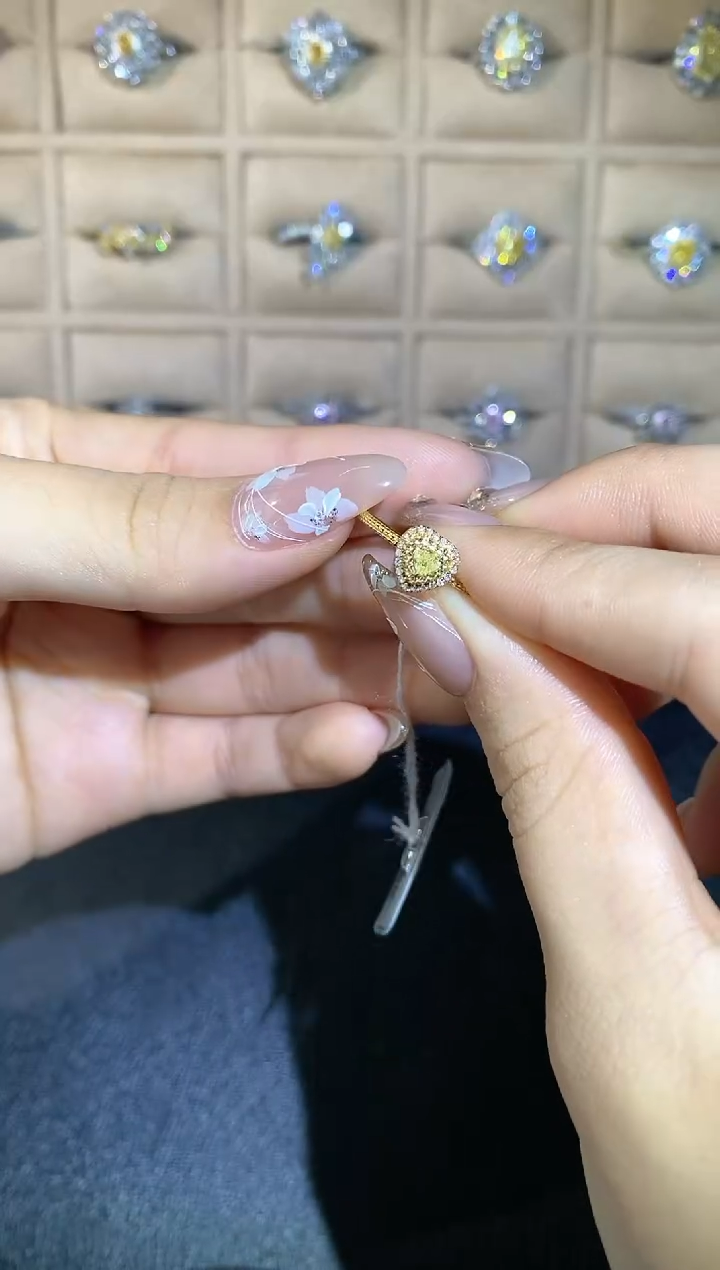 【闪购商品】钻石戒指/指环18K金镶嵌DHM 50