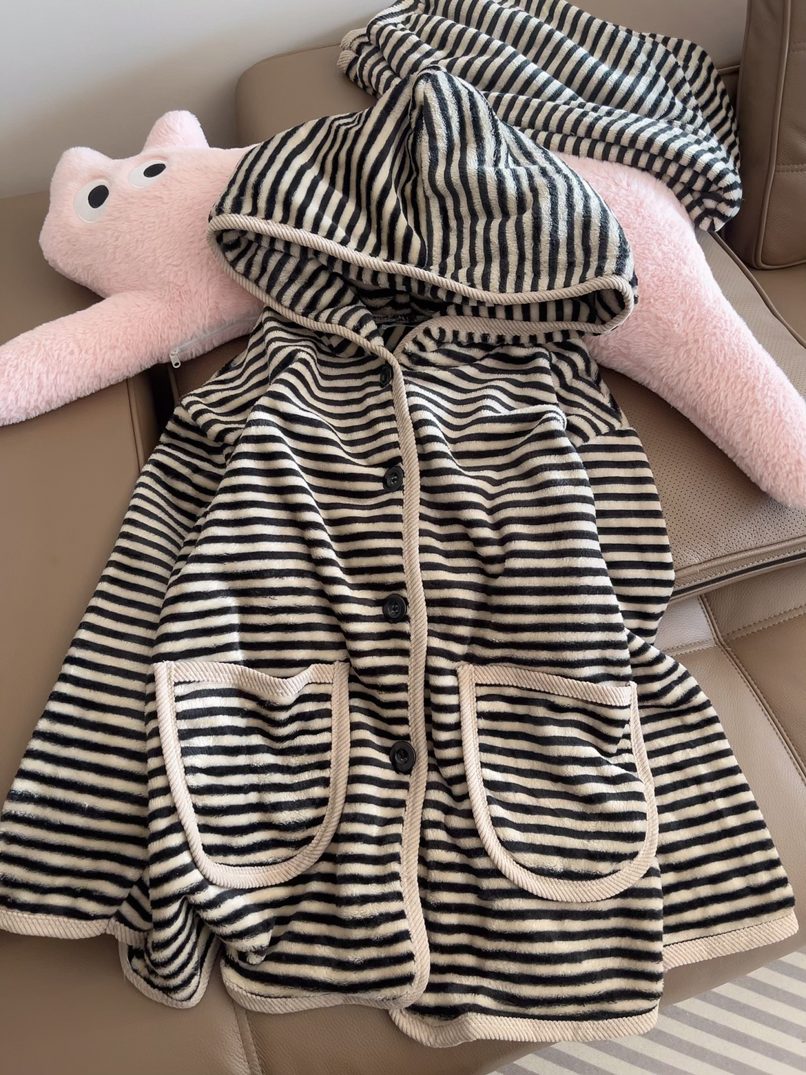 条纹连帽法兰绒睡衣女秋冬新款加绒加厚休闲开衫可外穿家居服套装