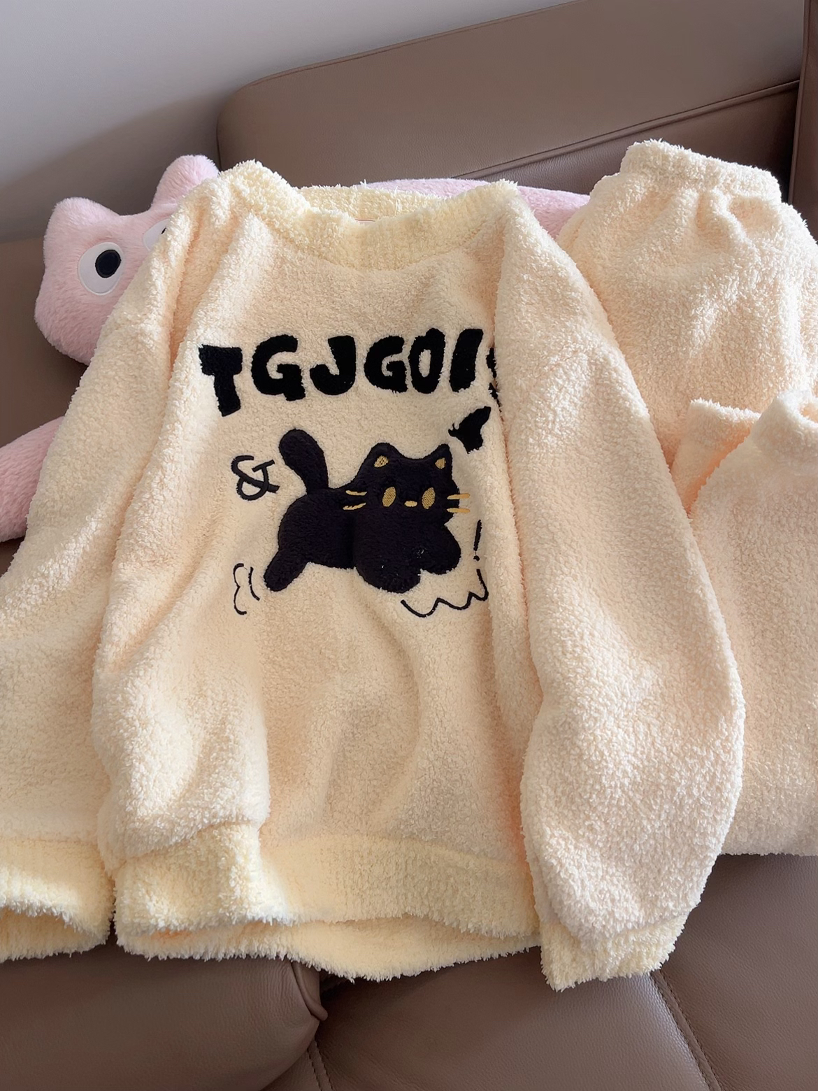 黑色小猫毛绒睡衣女秋冬季新款半边绒加厚保暖卡通可爱学生家居服