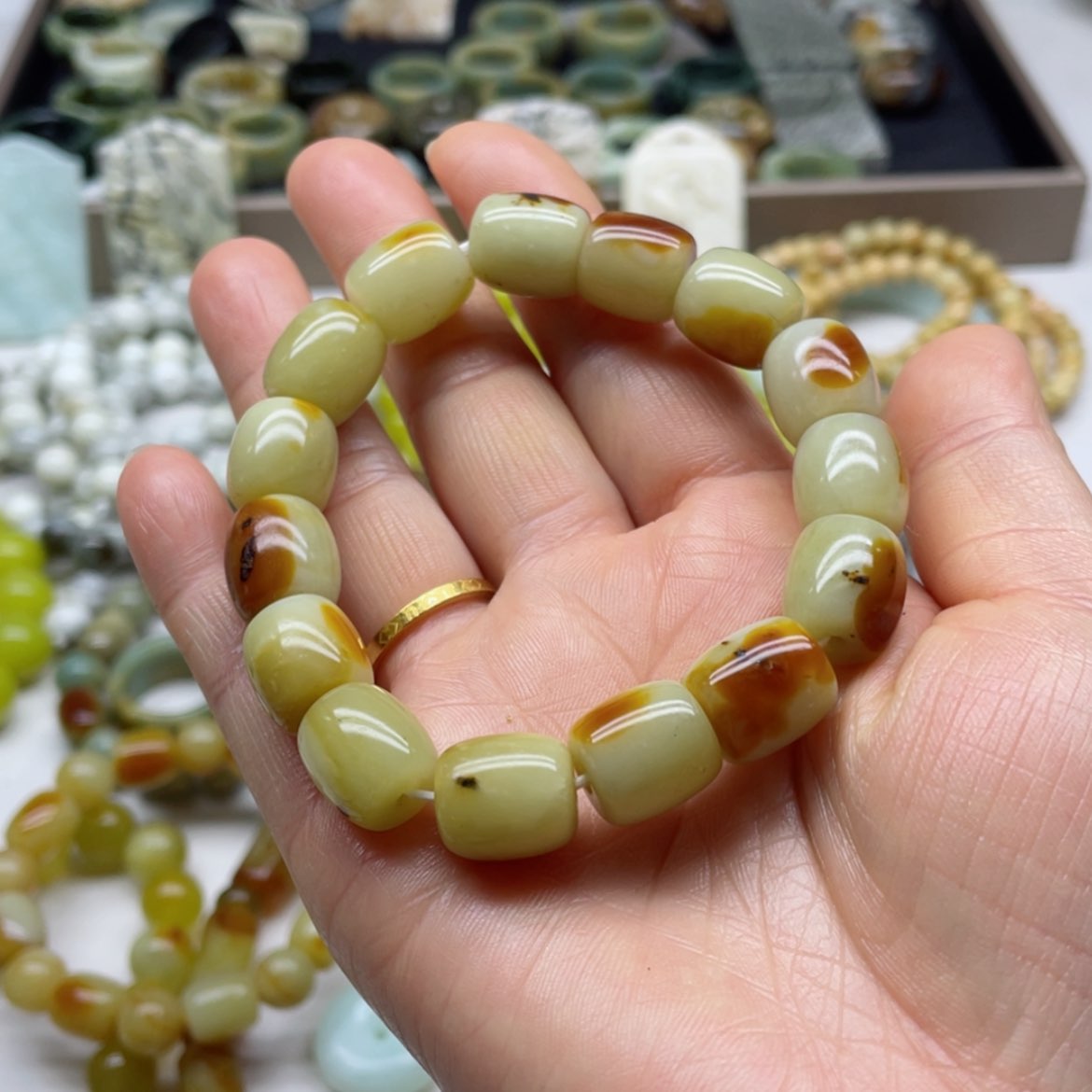 【闪购商品】蛇纹石玉手串未镶嵌坨*?