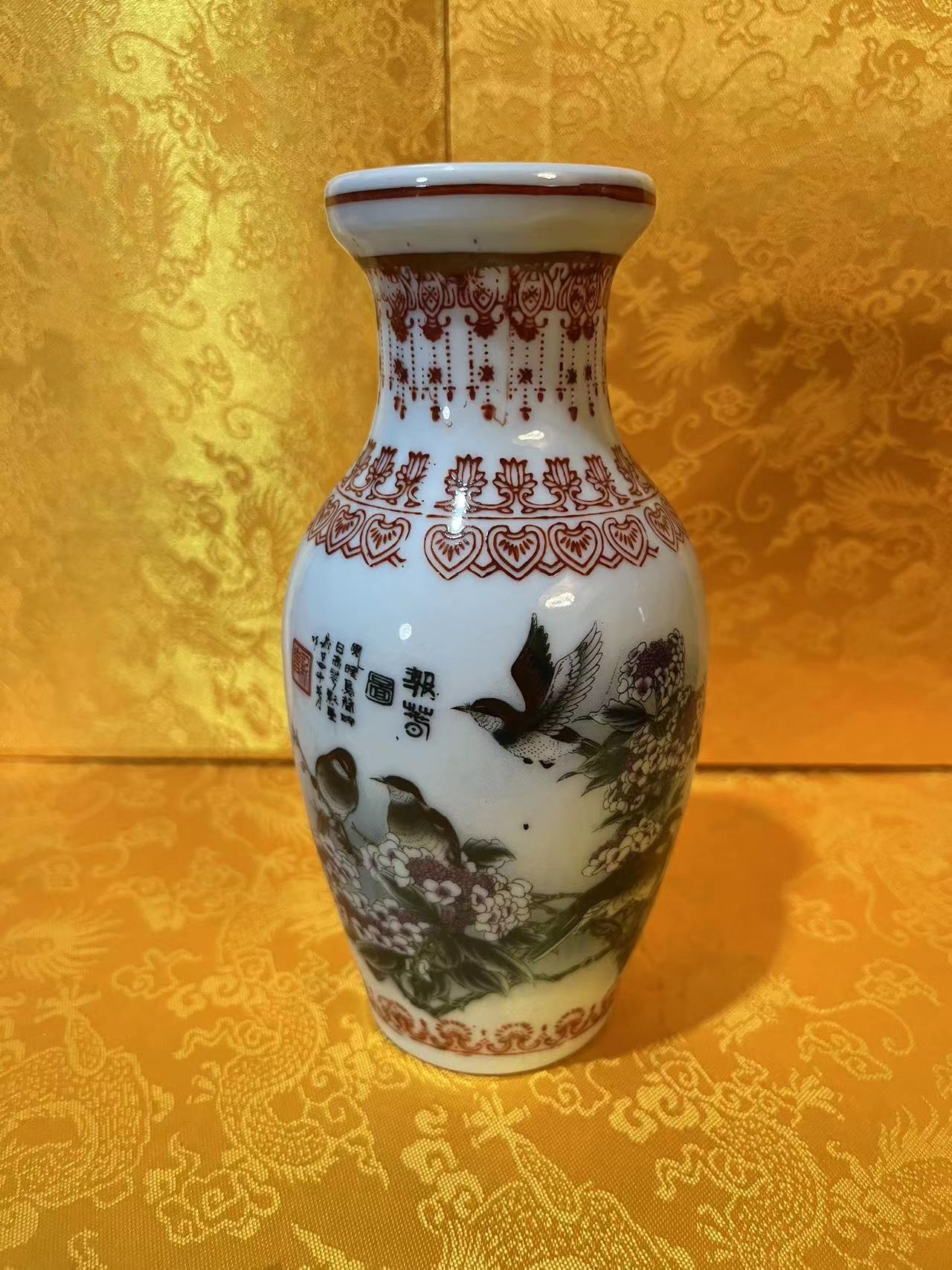 M41【备用链接 不固定一件】 釉里红花鸟缠枝莲赏瓶