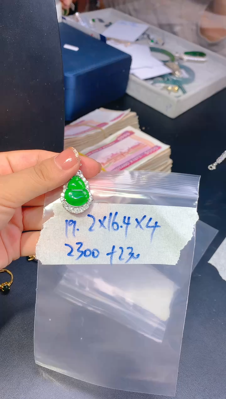 【闪购商品】定制翡翠合金76定制翡翠，多样性发货发其一