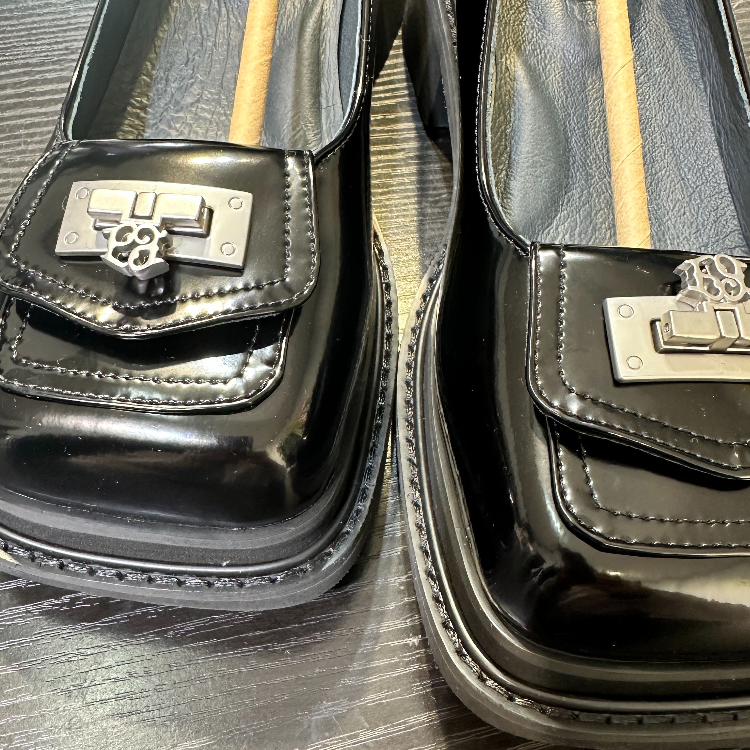 699【0582】女单鞋（不含配饰）