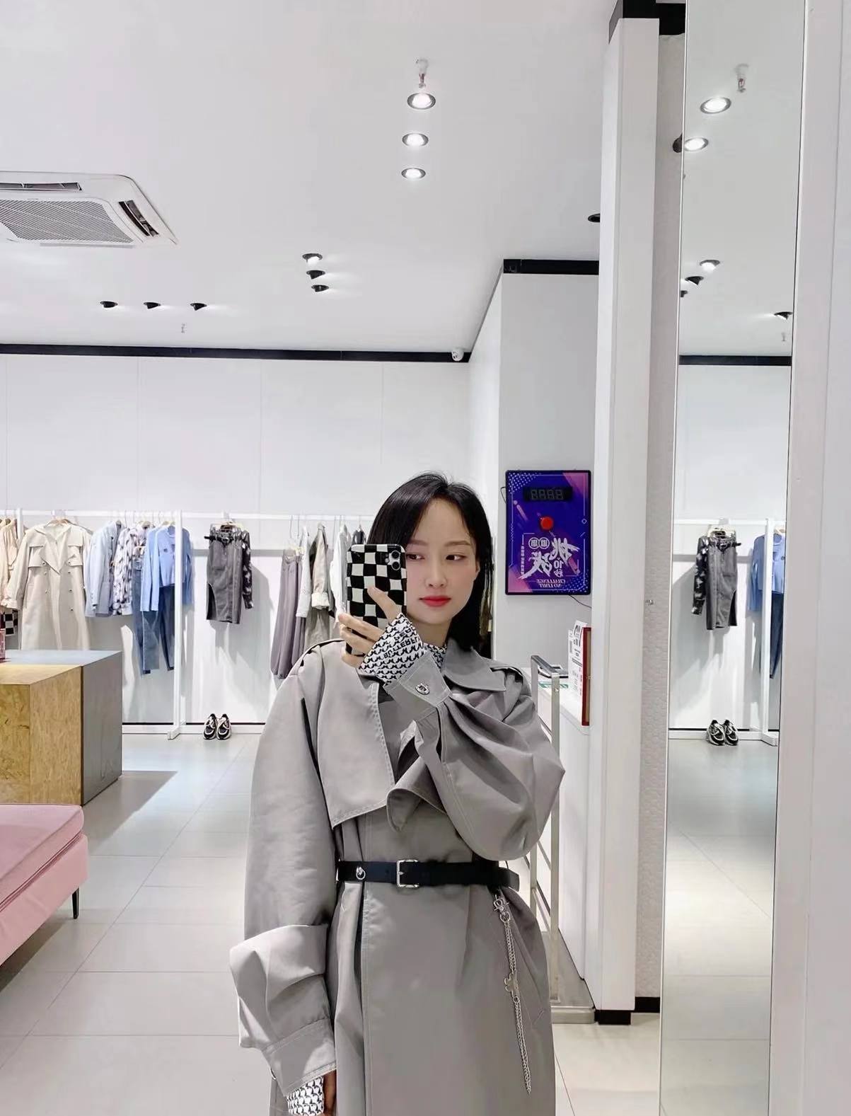 1199【0106】【0107】时尚酷美风衣（不含配饰）