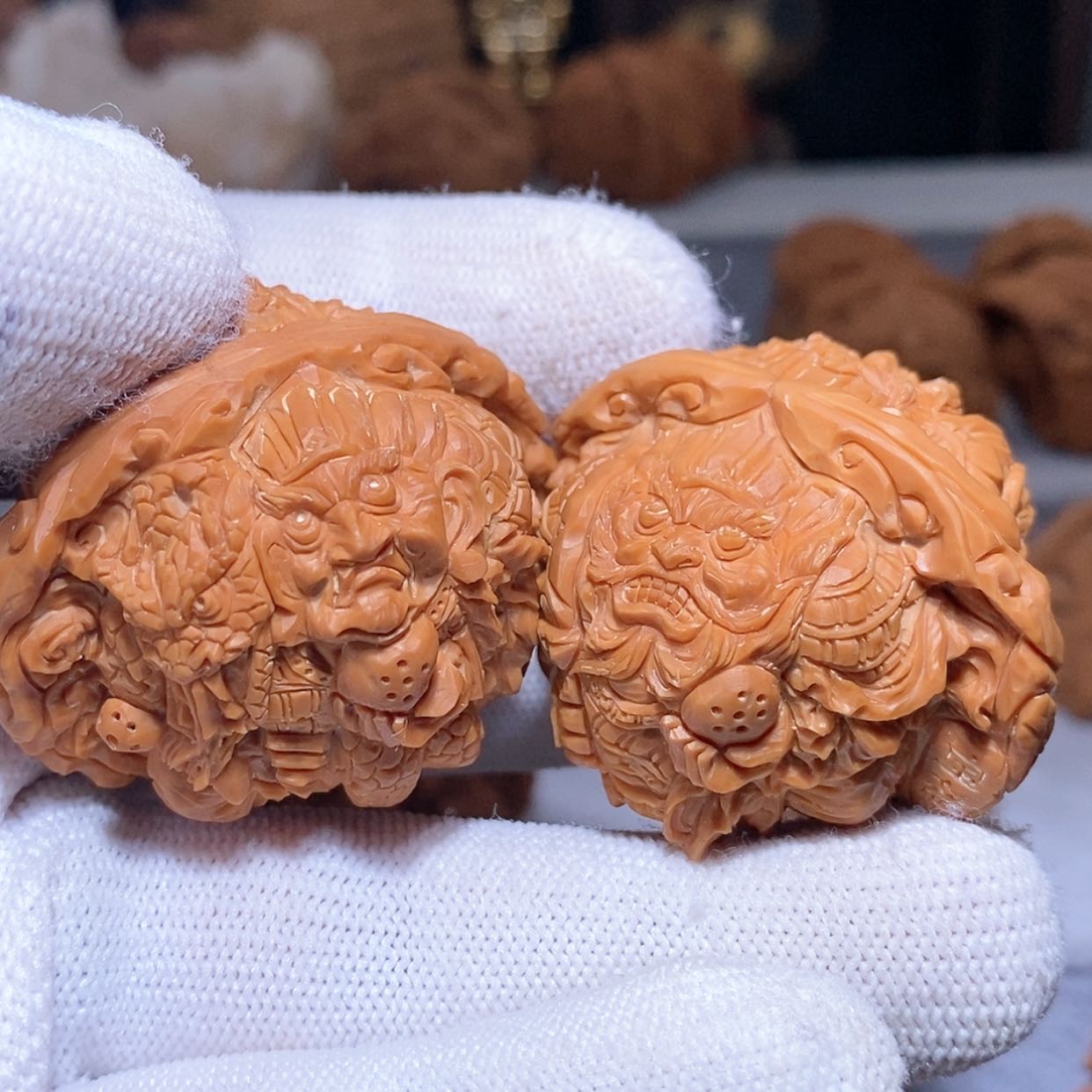【闪购商品】狮子头核雕物*