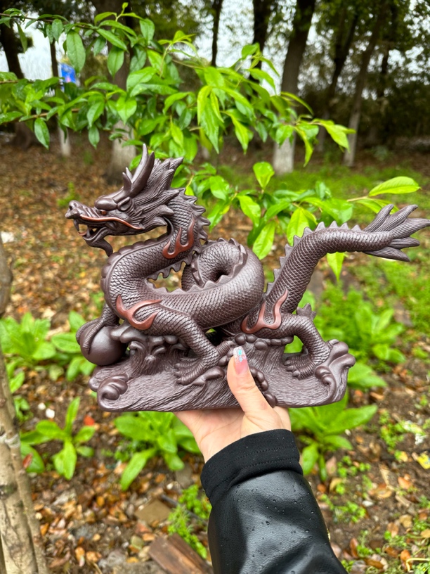 明天实力派艺人龙行天下摆件 紫泥 长29cm宽8cm高21