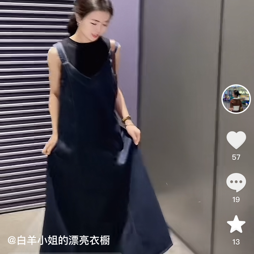 丹宁色2025新款法式长款时尚减龄小众连衣裙宽松显瘦牛仔背带裙