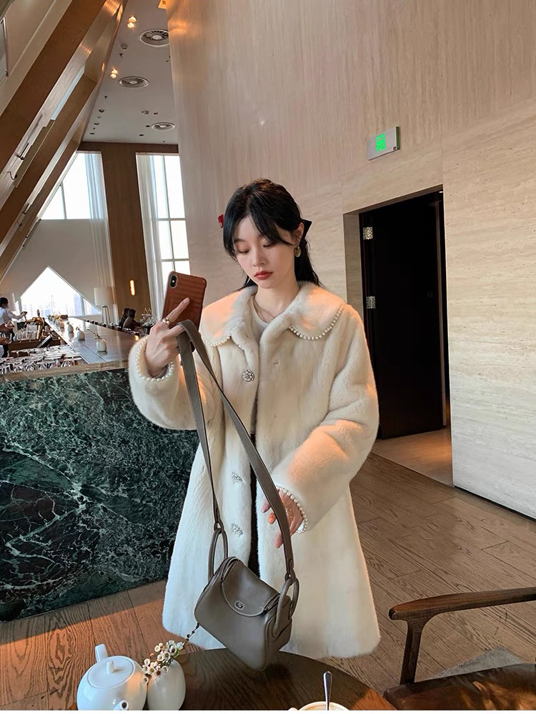 “珍珠美人”水貂整貂貂皮大衣女