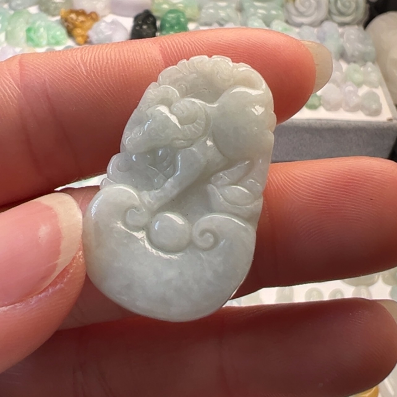 【闪购商品】翡翠颈饰未镶嵌苏****。