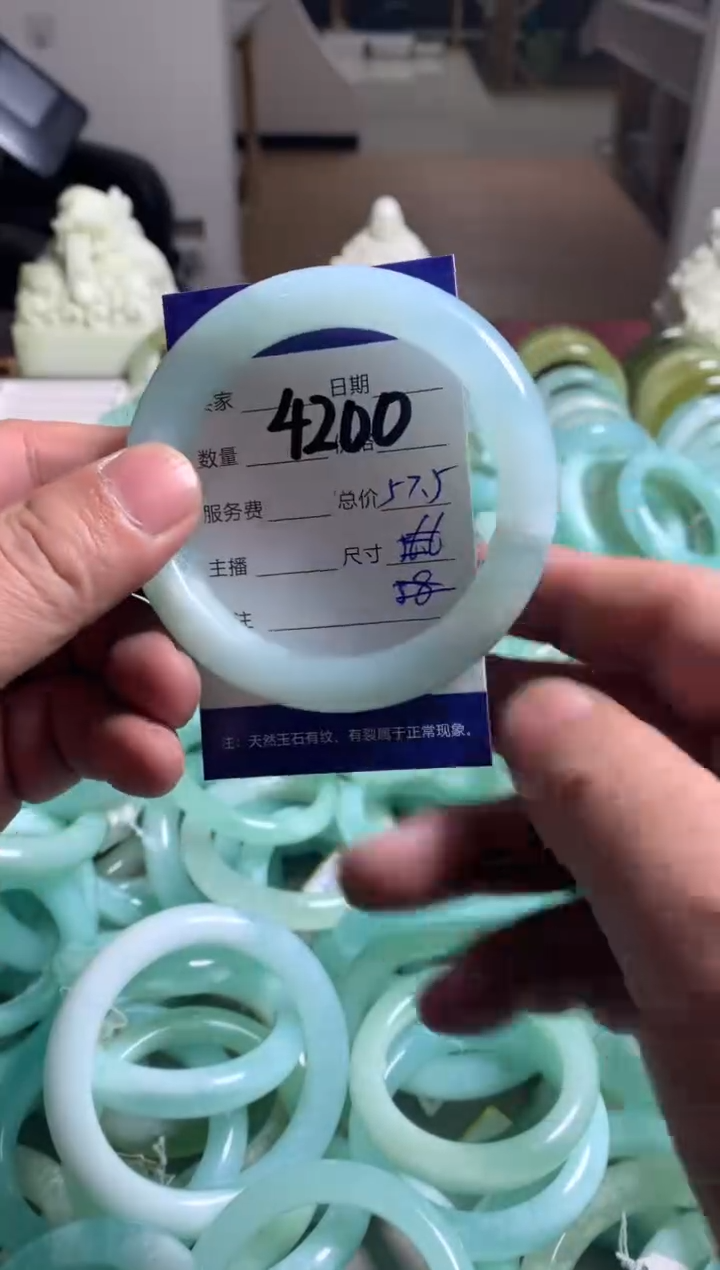 【闪购商品】蛇纹石玉手镯未镶嵌4200