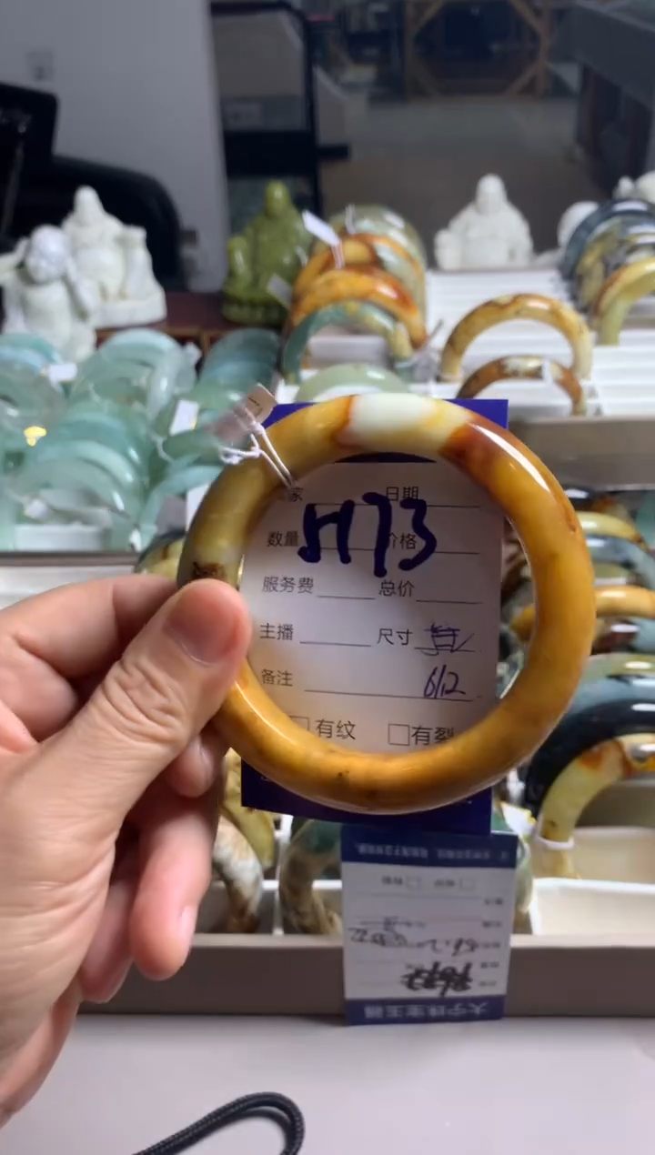 【闪购商品】蛇纹石玉手镯未镶嵌5173