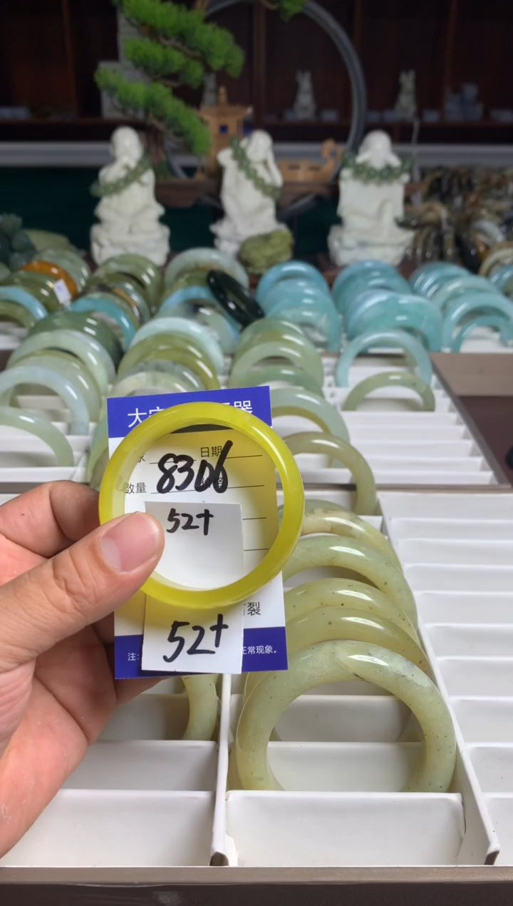 【闪购商品】蛇纹石玉手镯未镶嵌8306