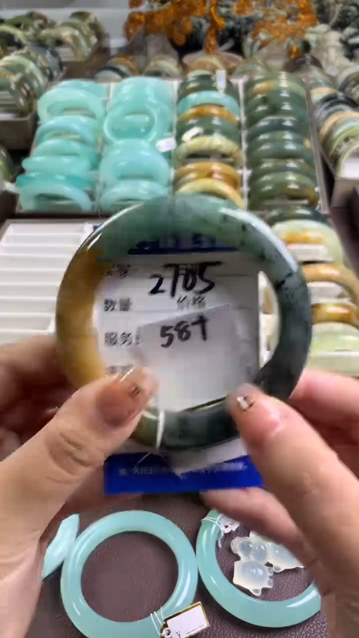 【闪购商品】蛇纹石玉手镯未镶嵌2705