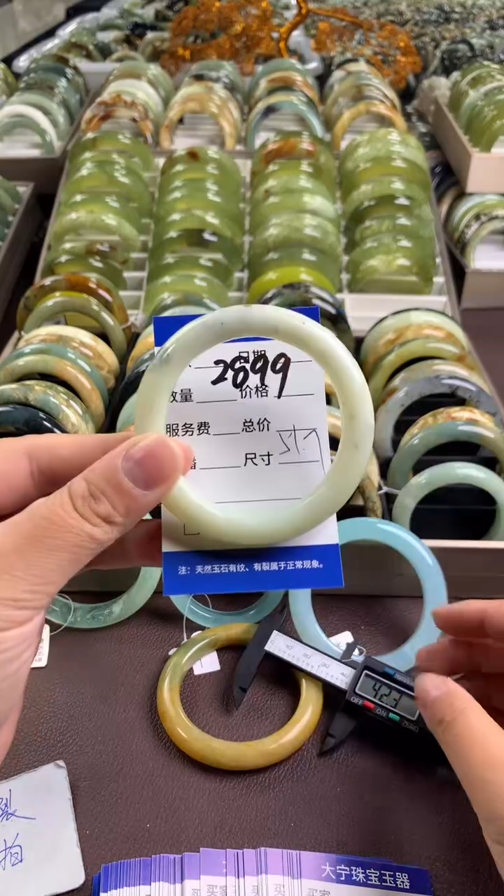 【闪购商品】蛇纹石玉手镯未镶嵌2899