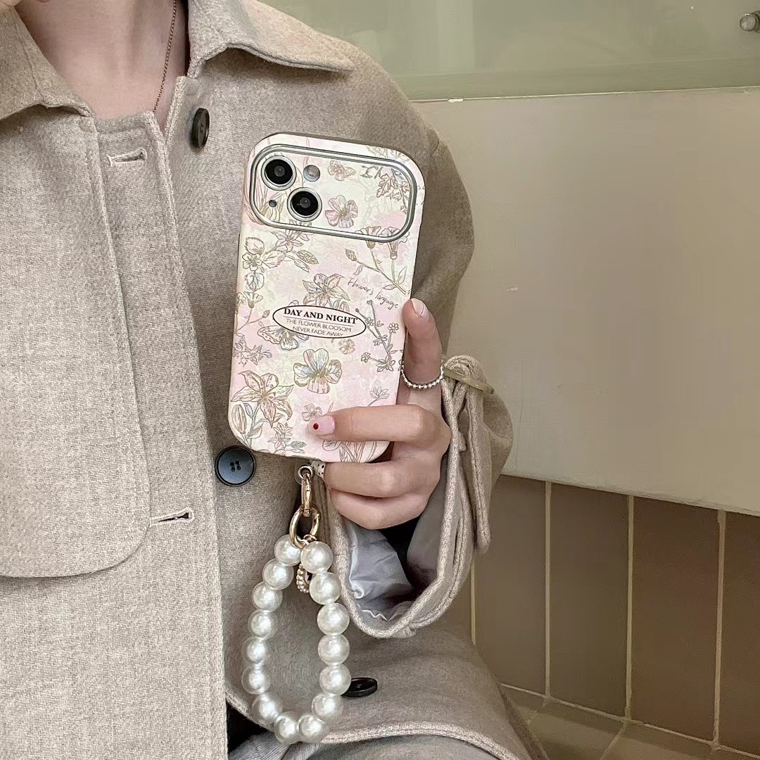 【苹果】iPhone15/14Promax大视窗粉晕染素描花手珠款防摔新手机壳