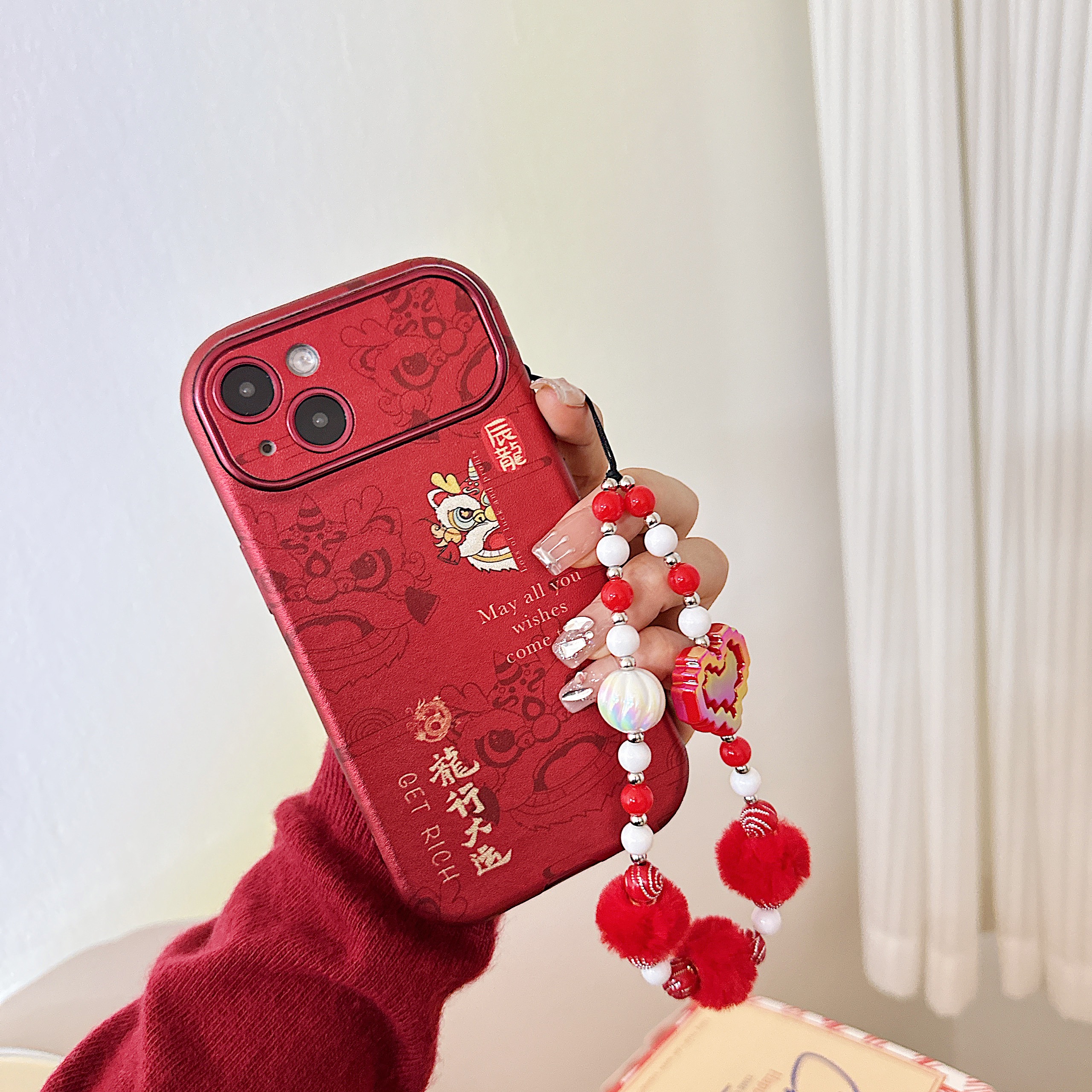 【苹果】iPhone15/14Promax新年款贴皮大视窗醒狮文字防摔女手机壳
