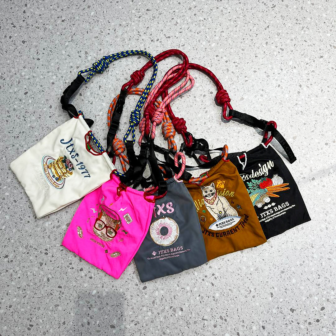 JTXS2390A潮流字母刺绣单肩斜挎包手机包刺绣包抽绳包mini斜挎包