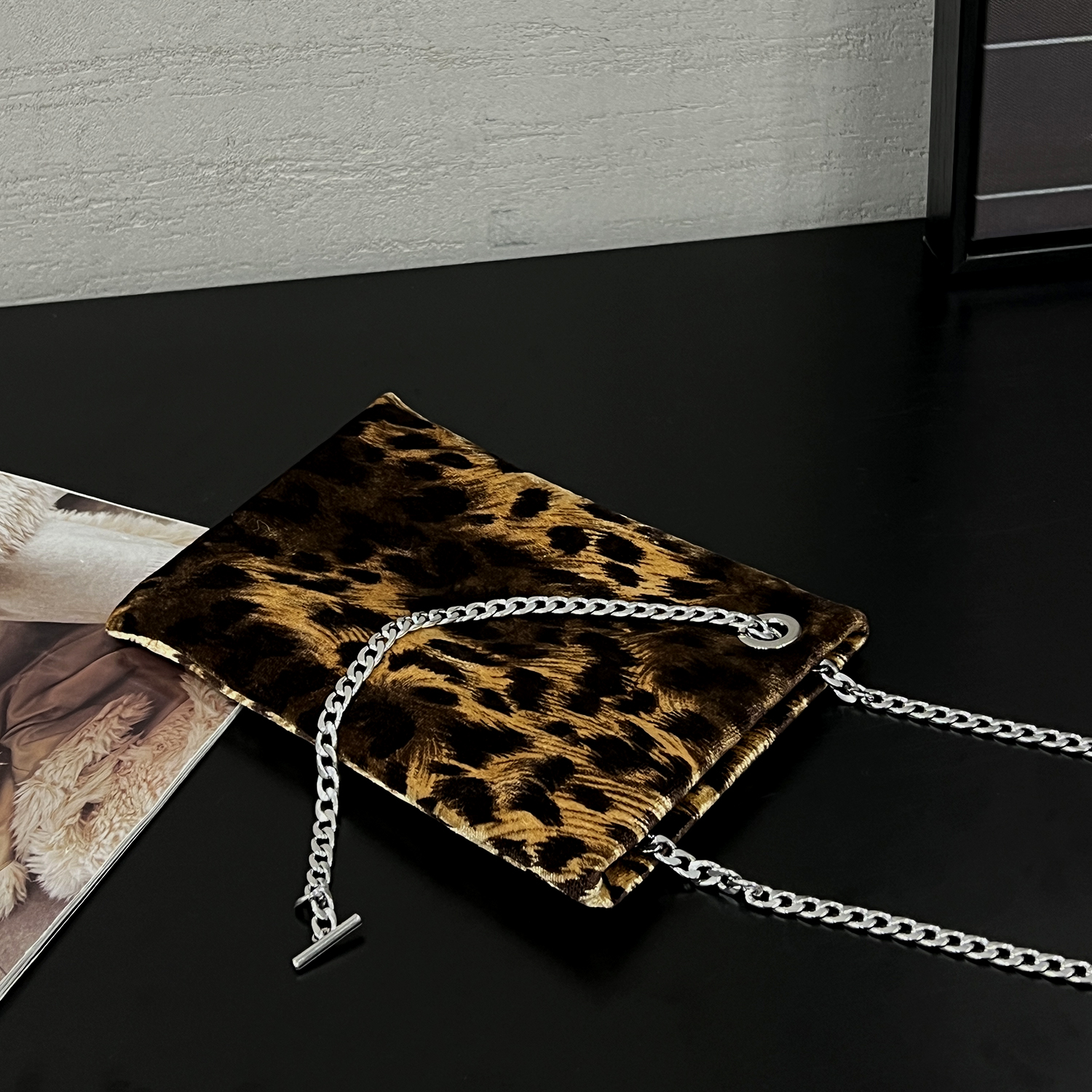 JISHE即奢设计款高定韩版丝绒豹纹轻奢百搭单肩斜挎手机包AL5113