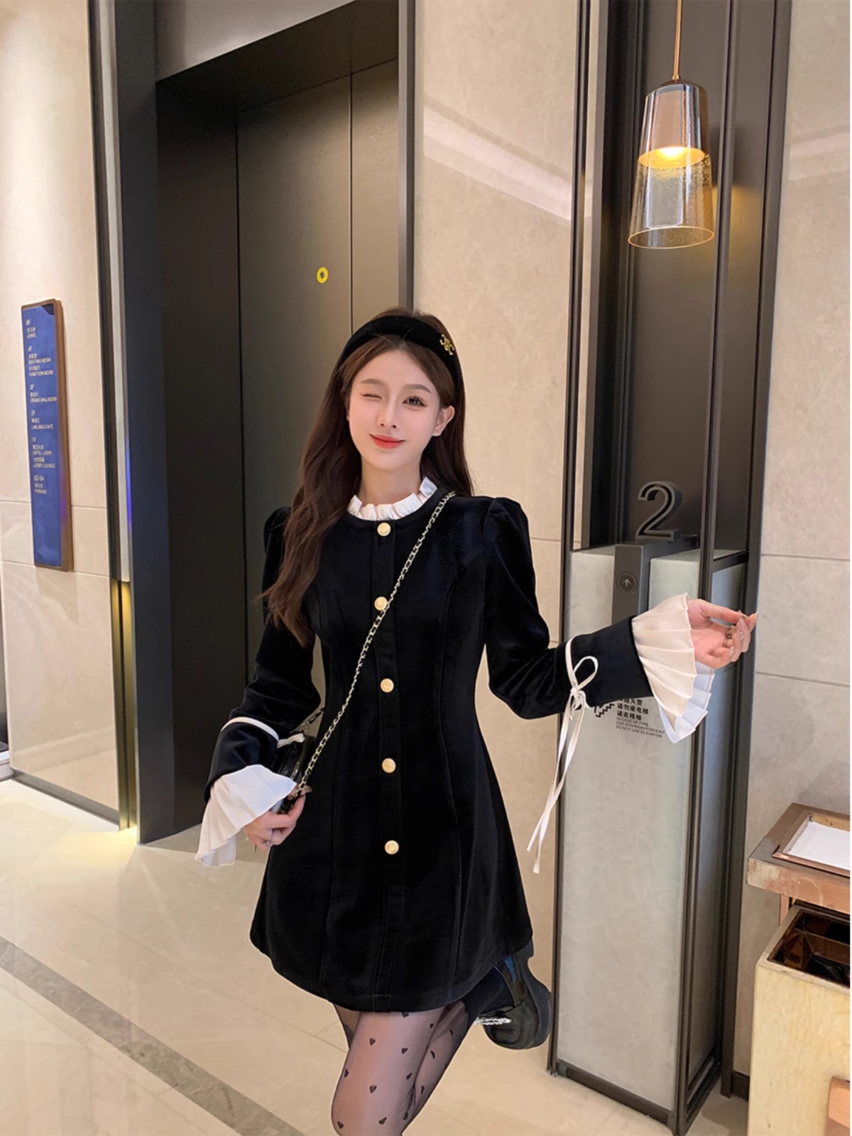 小香风黑色金丝绒长袖连衣裙子女装秋冬2024新款千金风打底小黑裙