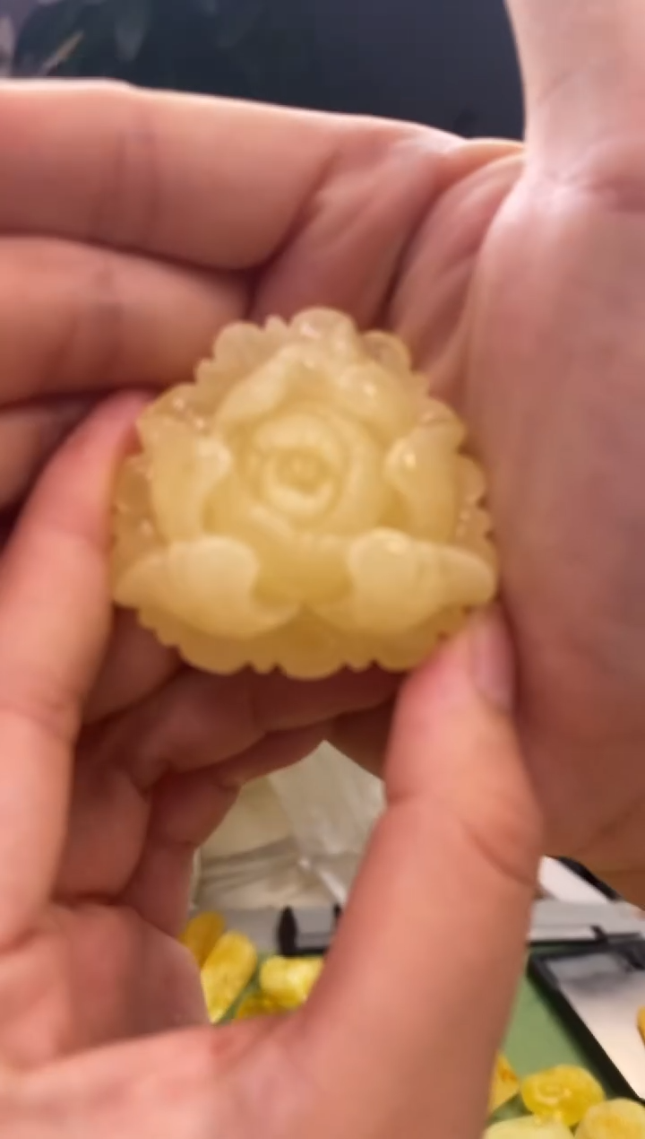 【闪购商品】琥珀裸石未镶嵌蜜蜡吊坠