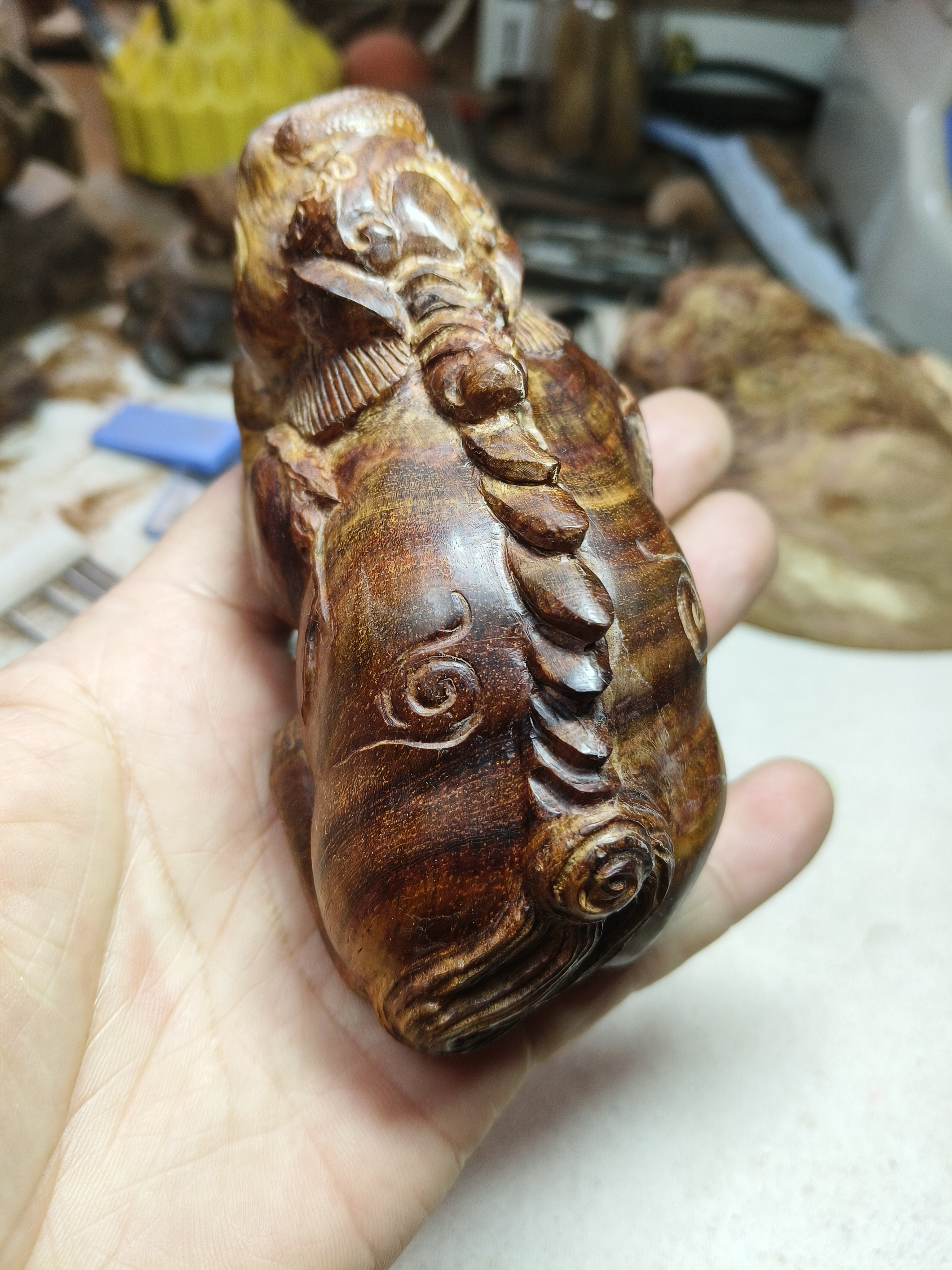 海黄 手把件貔貅    风干中部料   木质稳定油性十足。