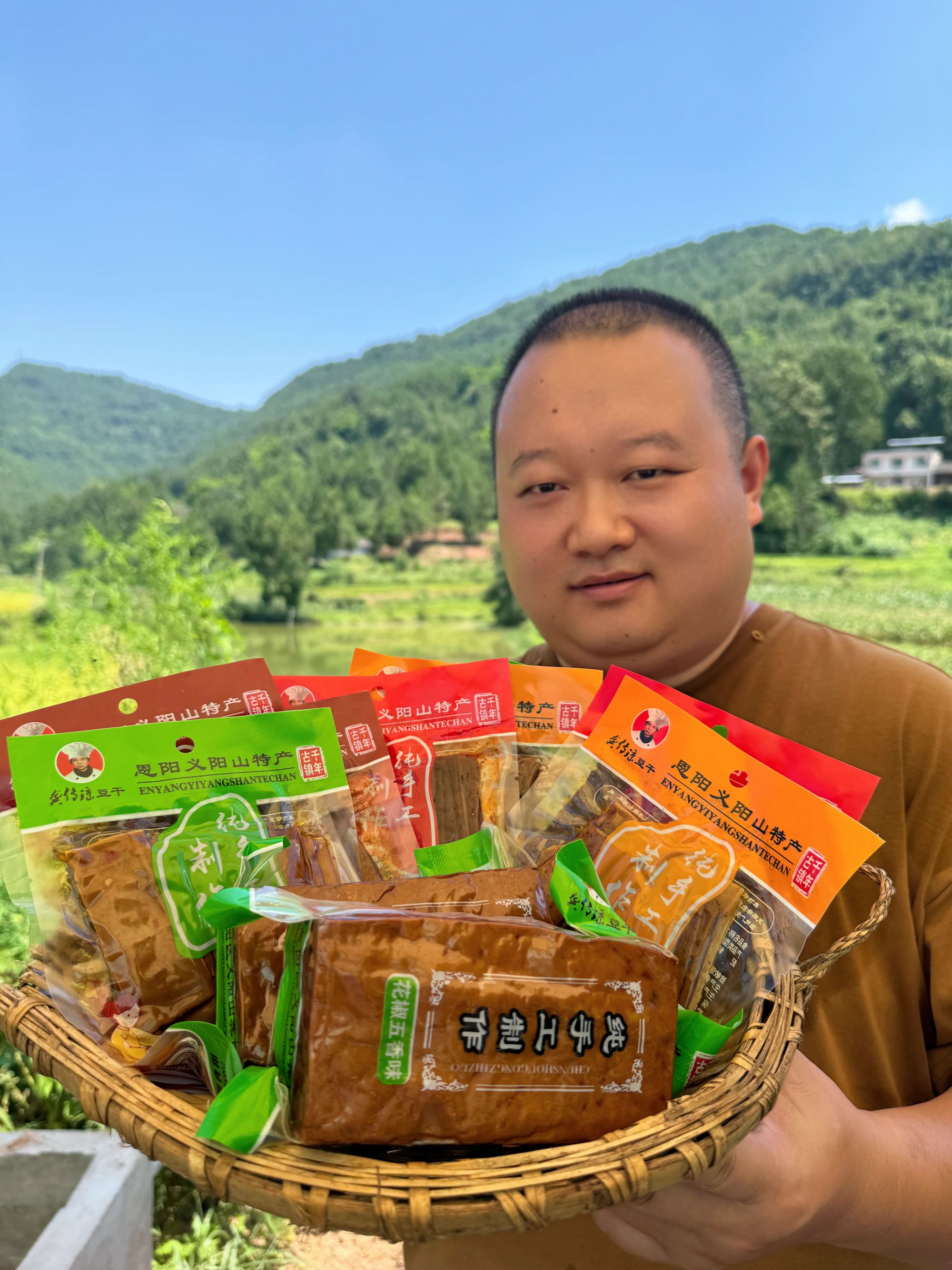农家传统手工豆干，不加防腐剂，大锅煮浆卤水点豆腐。