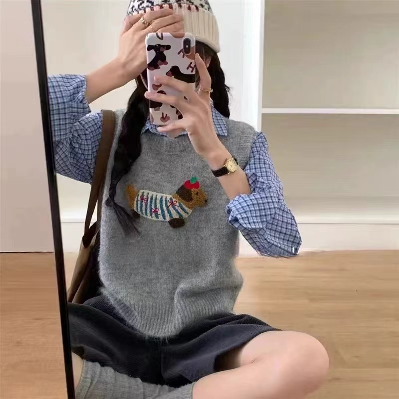 秋冬季宽松减龄卡通小狗刺绣针织马甲背心女叠穿毛衣坎肩圆领上衣