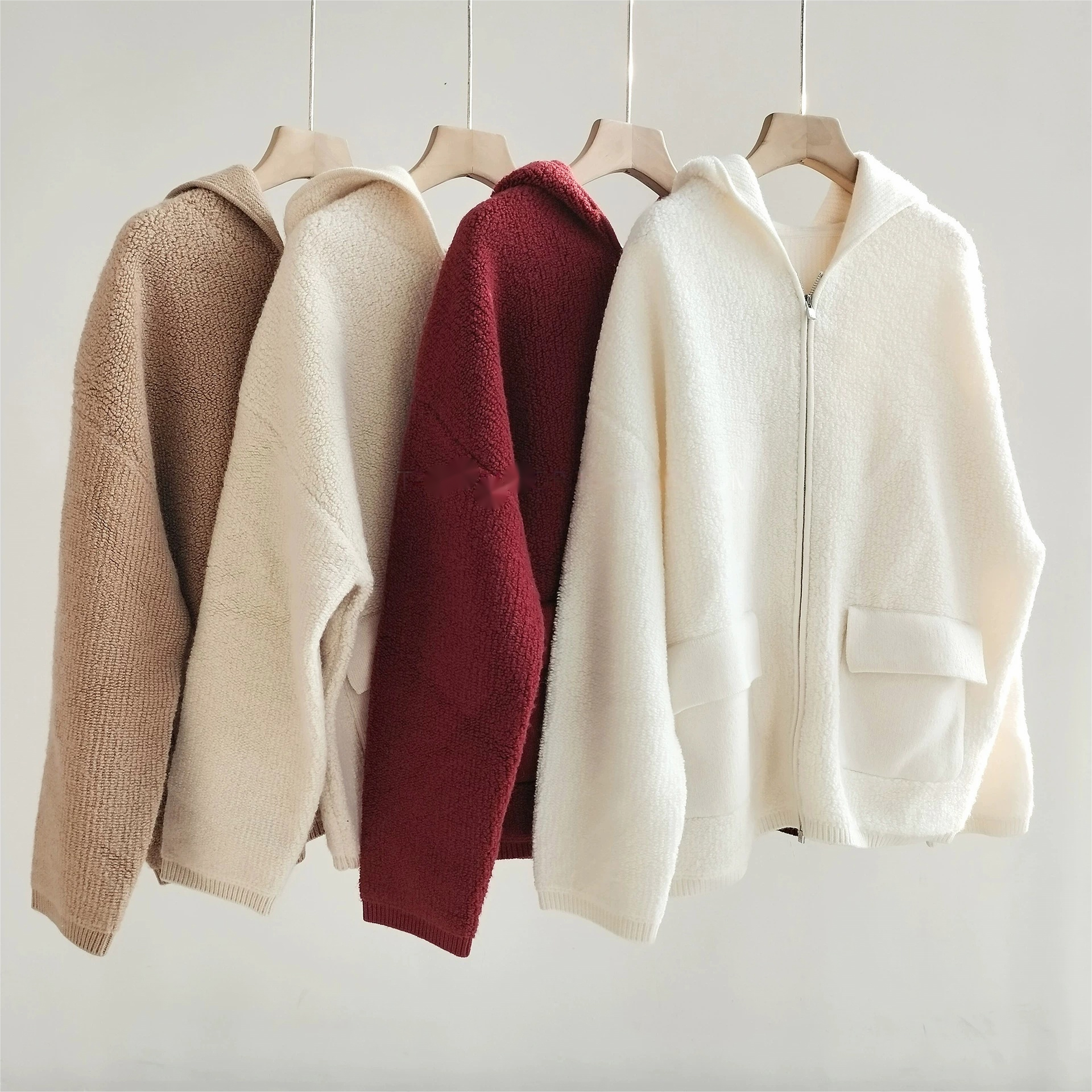 减龄连帽拉链款山羊绒毛衣