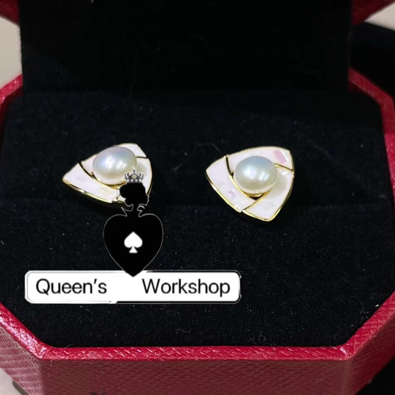 铜合金耳饰 【Queen's】11996-94时尚三角形白贝珠耳钉金色