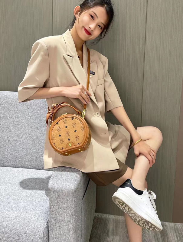 DianeFini/黛安霏尼时尚轻奢圆饼包定型包多隔层小众潮流斜跨单肩