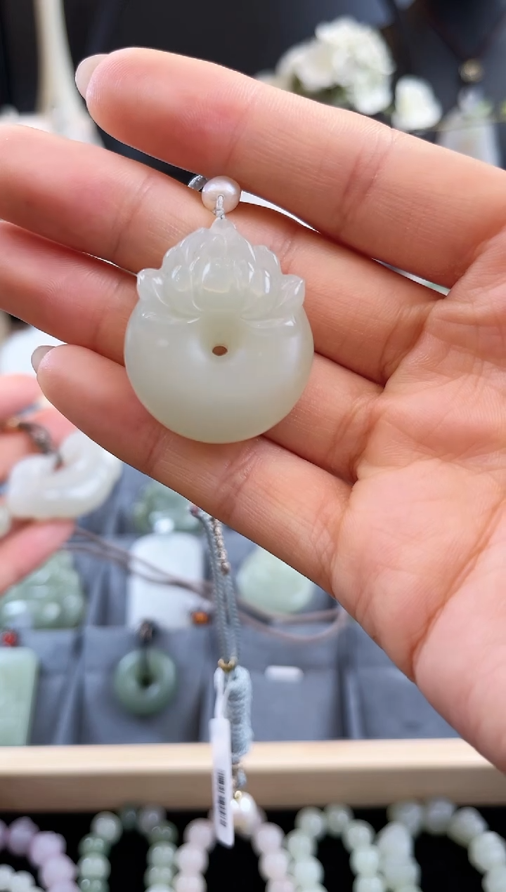 【闪购商品】和田玉吊坠未镶嵌和田玉荷花平安扣（多样性发货）