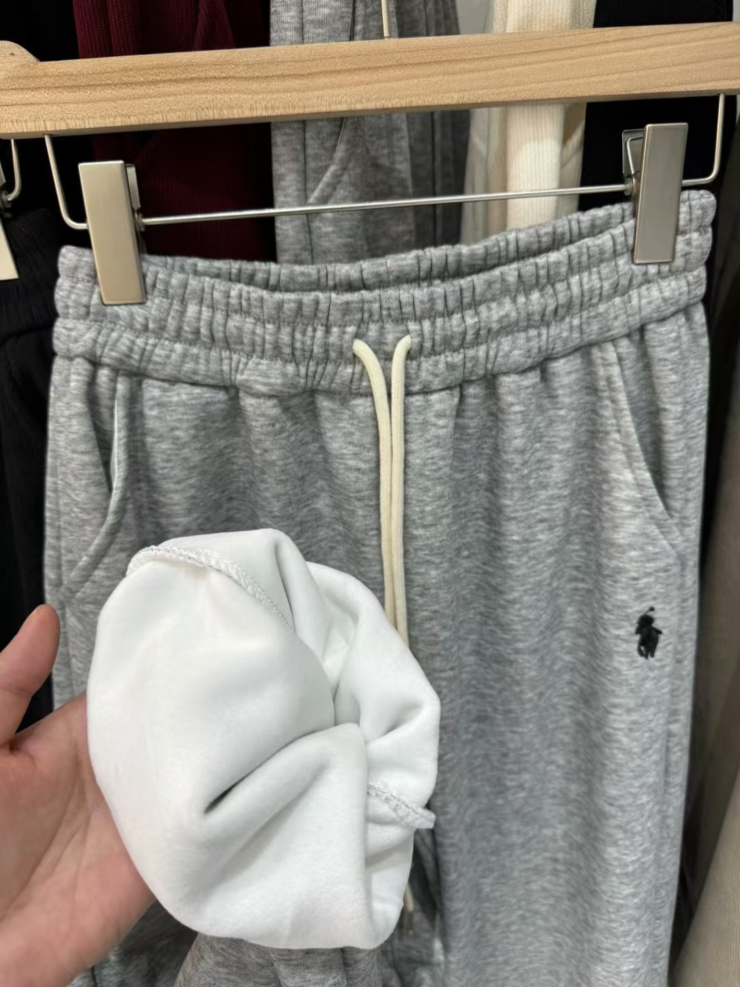 加绒加厚一条过冬的糯米裤➕卫裤来啦，这批质感超好，全部是新款